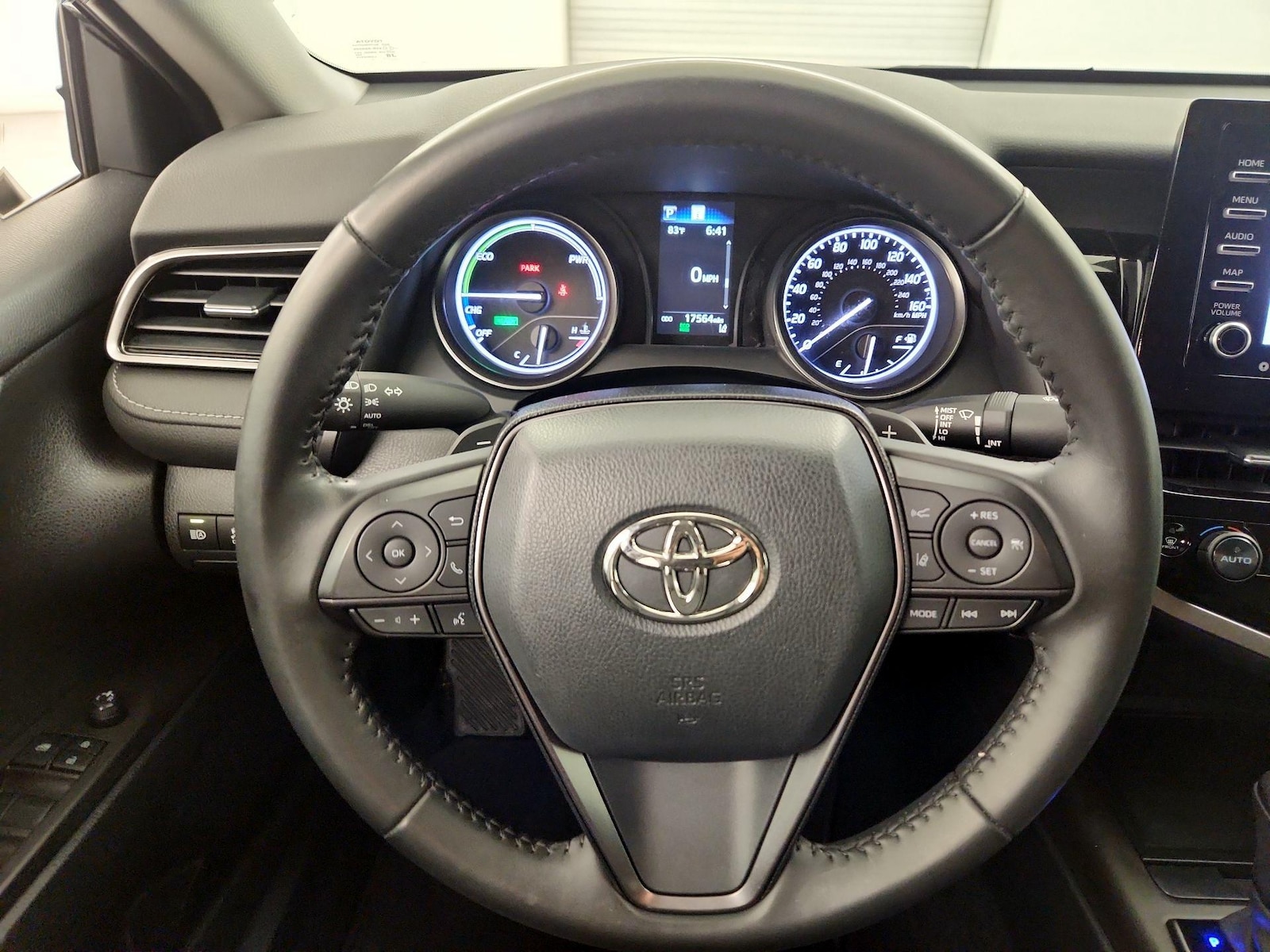 2022 Toyota Camry SE - Photo 11