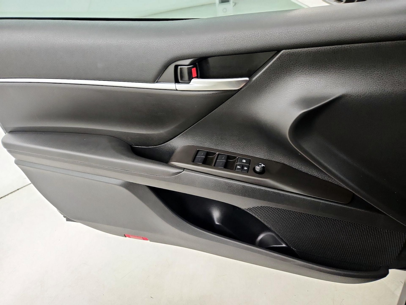 2022 Toyota Camry SE - Photo 13