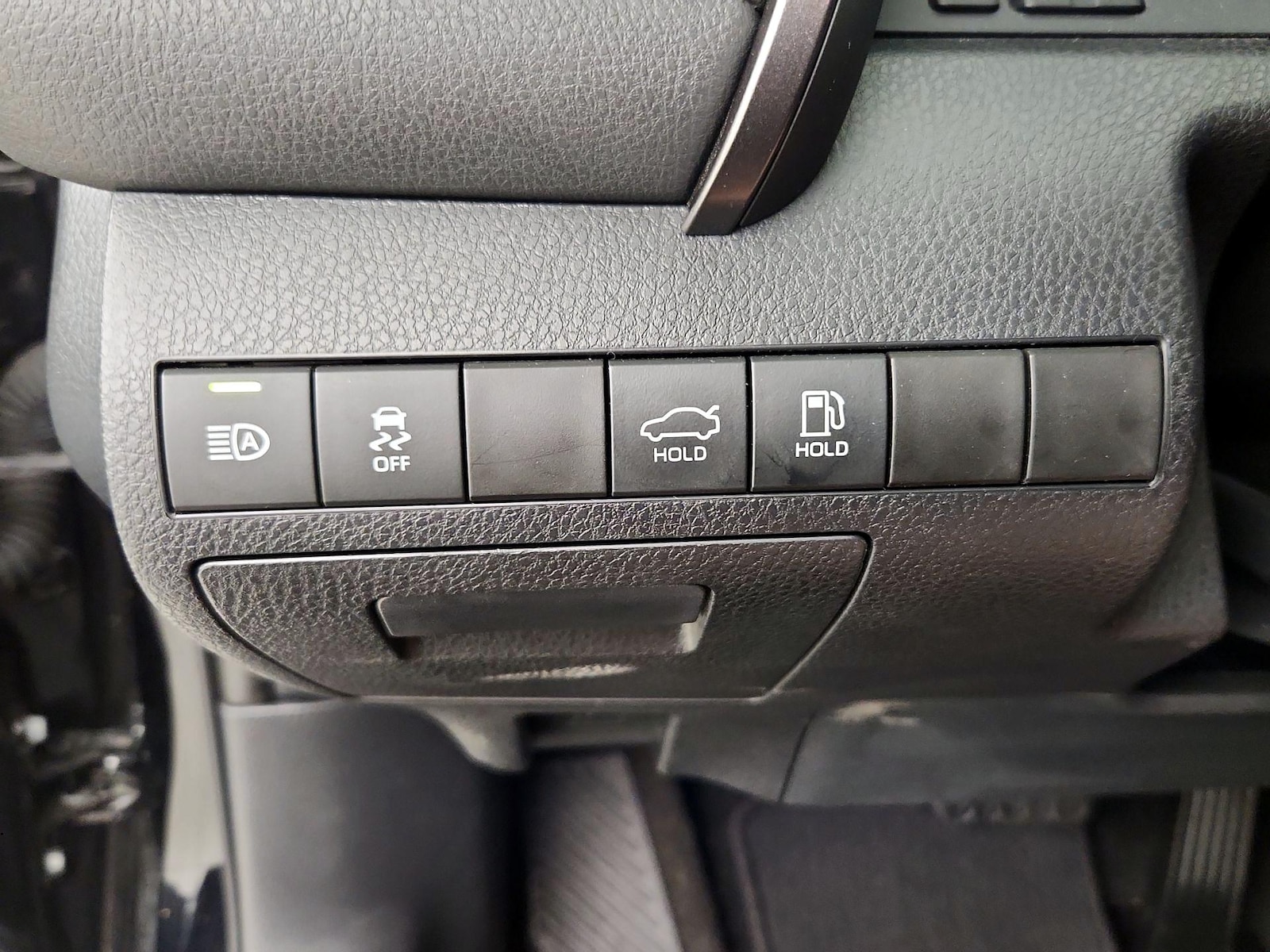 2022 Toyota Camry SE - Photo 14
