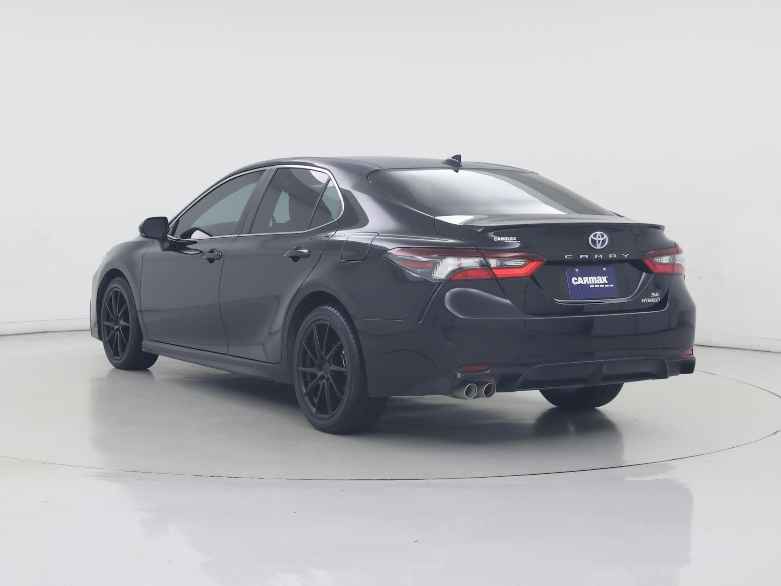 2022 Toyota Camry SE - Photo 3