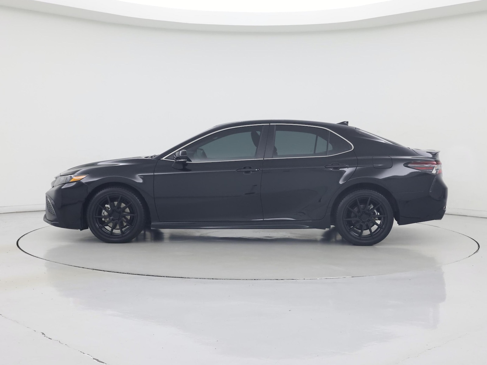 2022 Toyota Camry SE - Photo 4