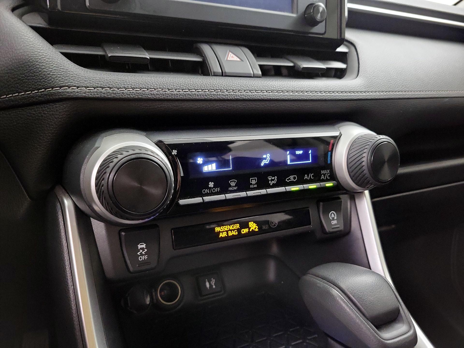 Thumbnail: 2019 Toyota RAV4 - 16