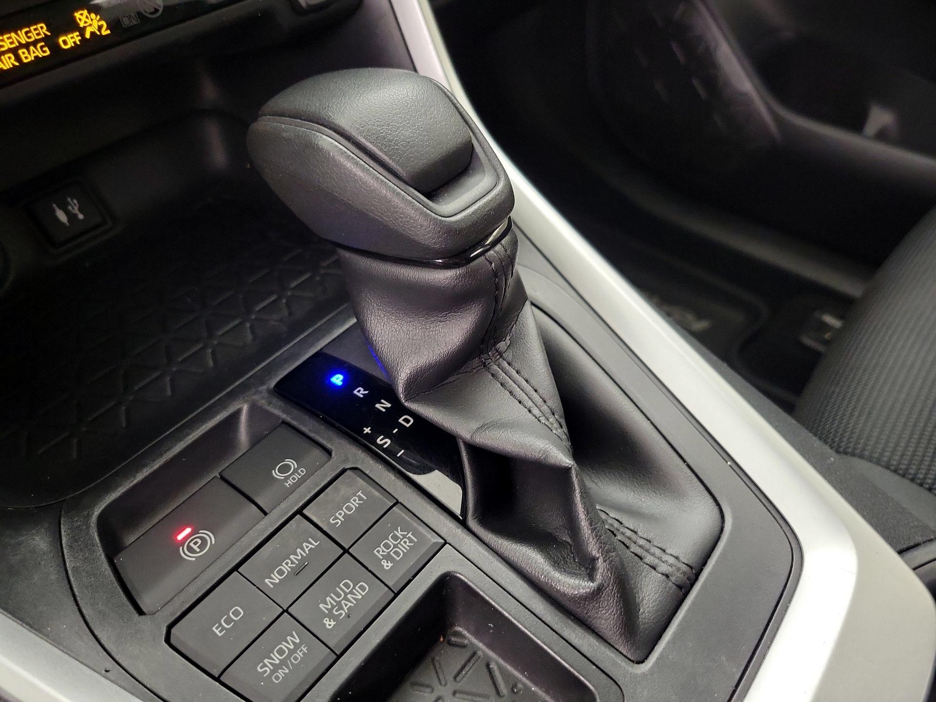 Thumbnail: 2019 Toyota RAV4 - 17