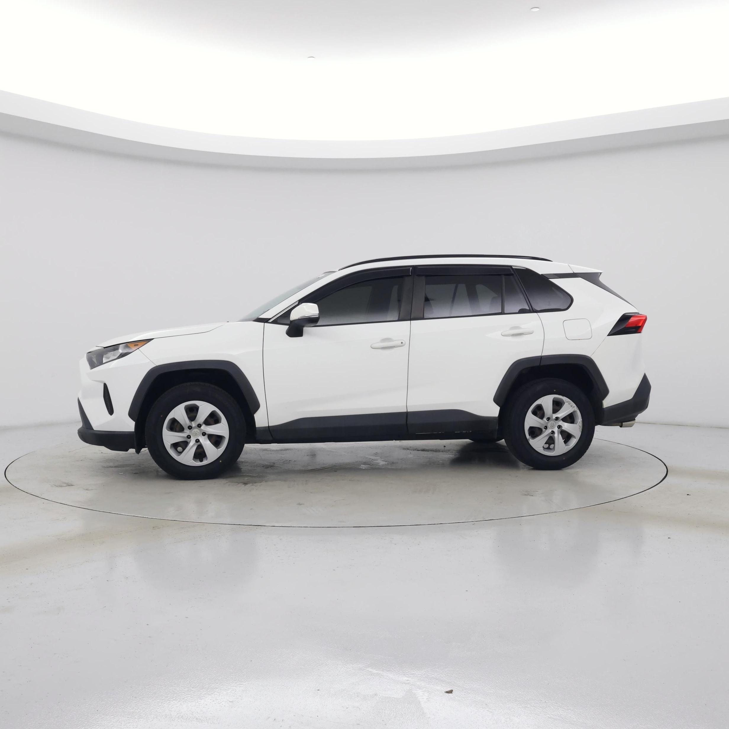 Thumbnail: 2019 Toyota RAV4 - 3