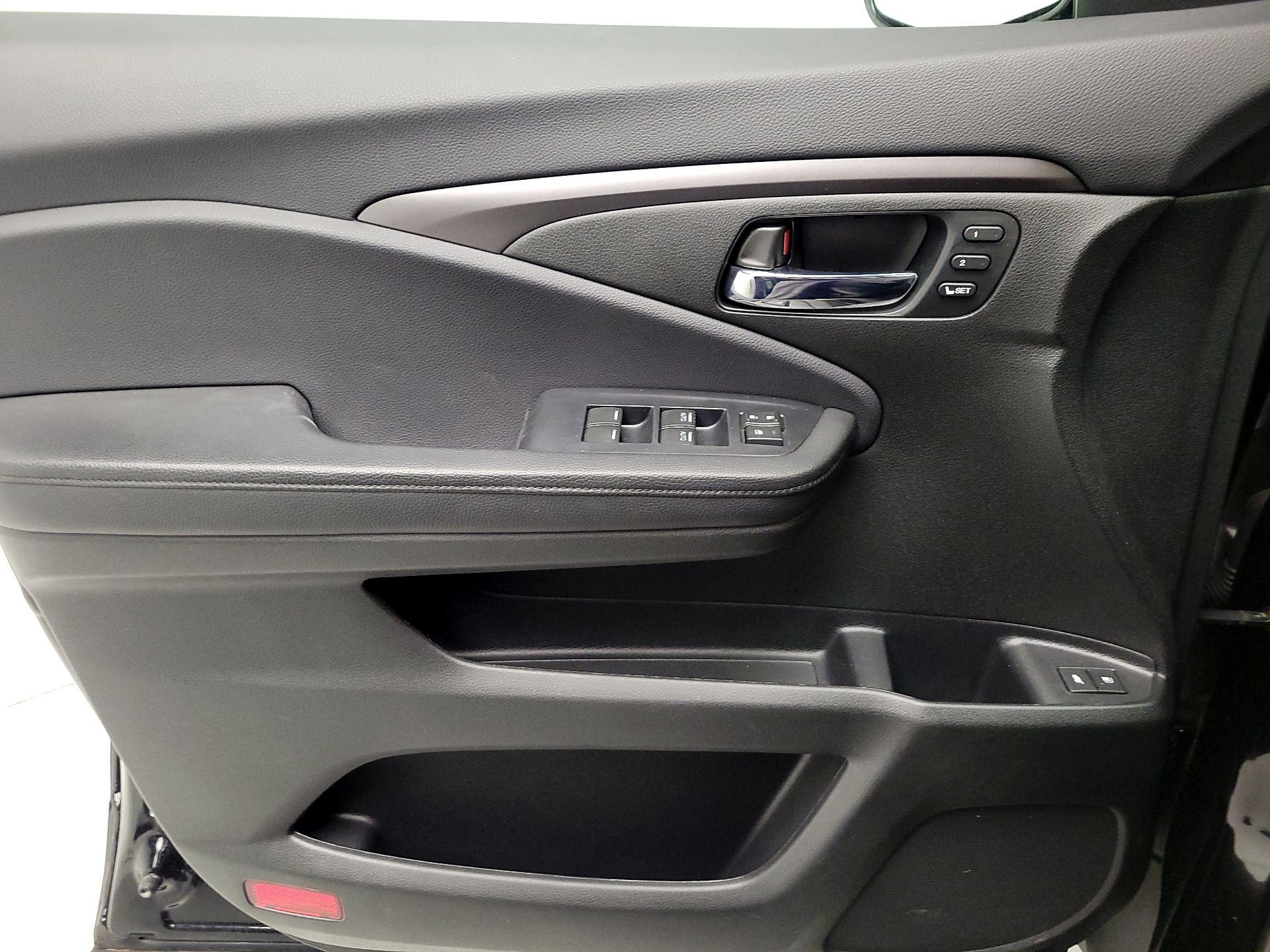 Thumbnail: 2020 Honda Pilot - 12