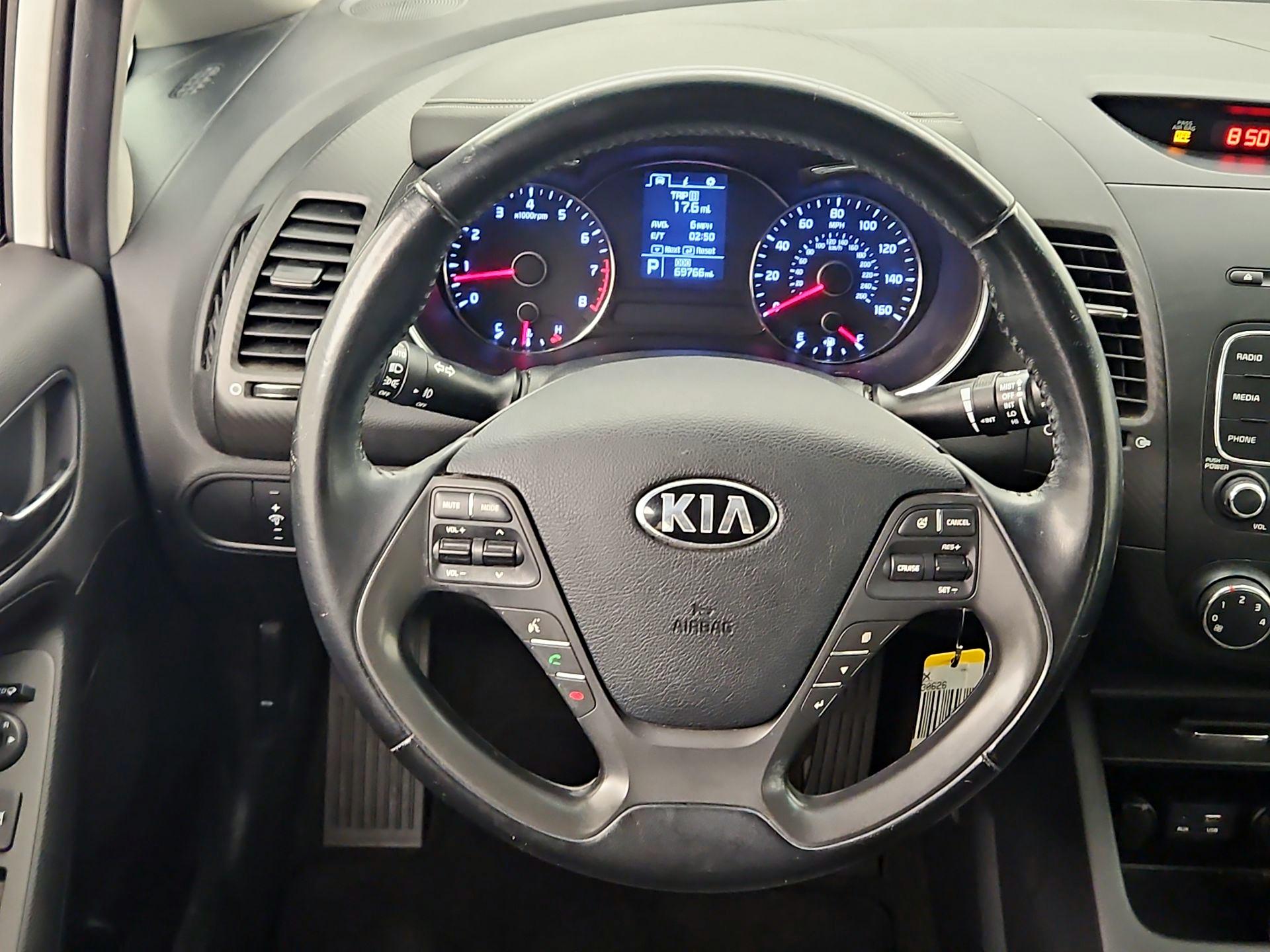 Thumbnail: 2016 Kia Forte - 10