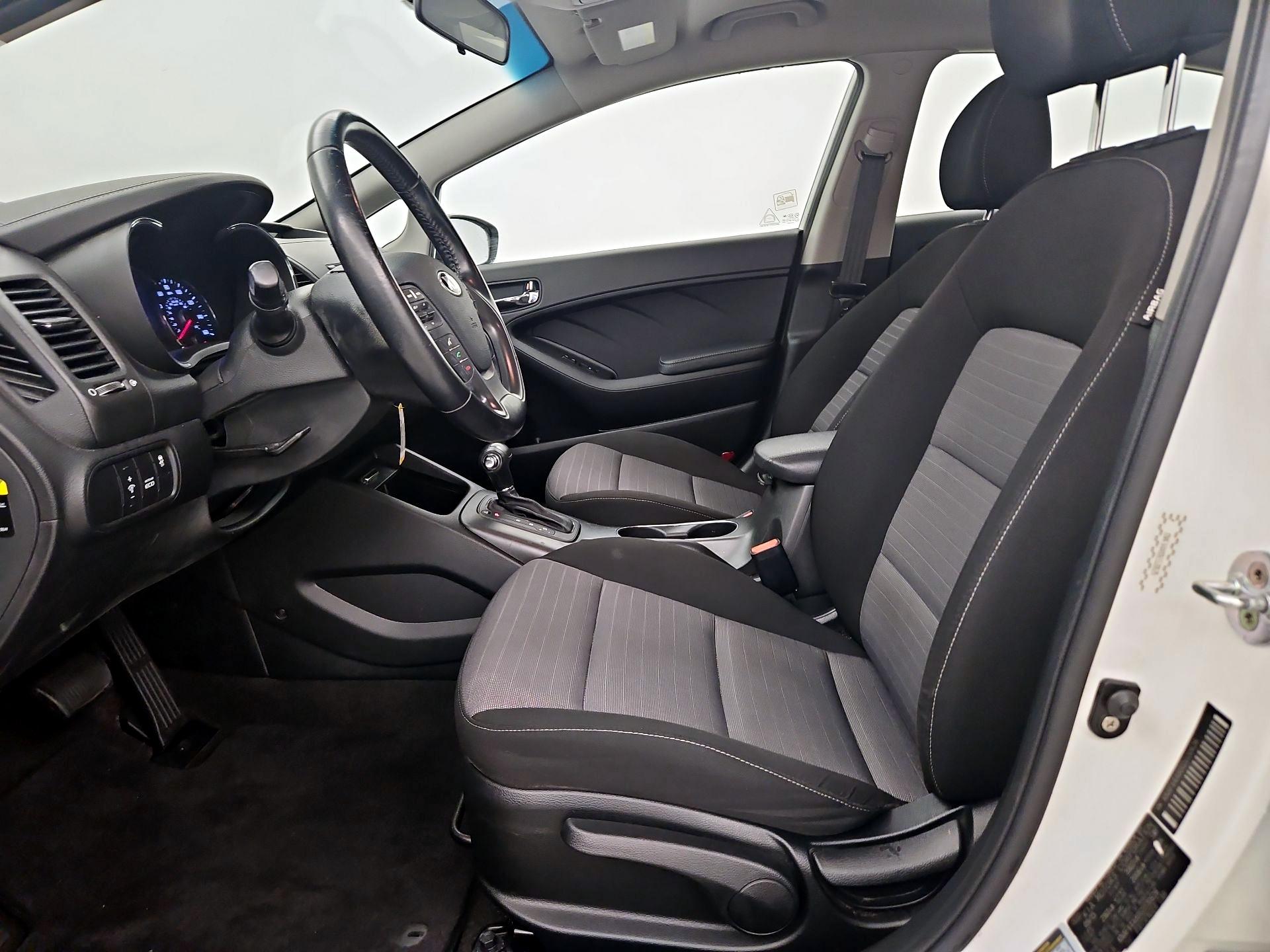 Thumbnail: 2016 Kia Forte - 11