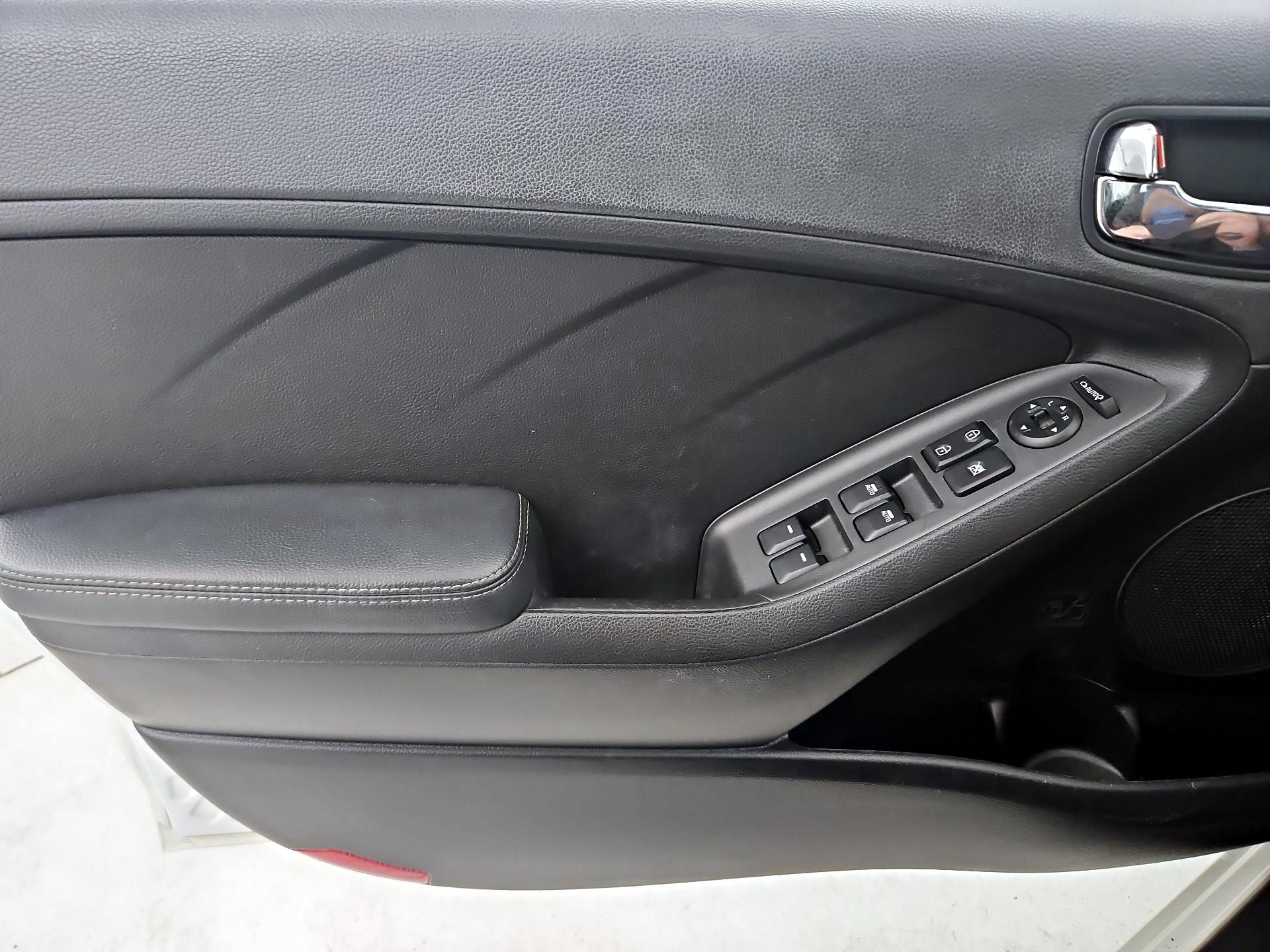 Thumbnail: 2016 Kia Forte - 12