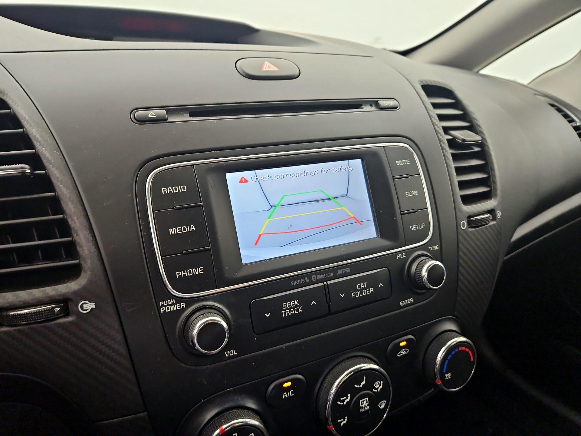Thumbnail: 2016 Kia Forte - 14