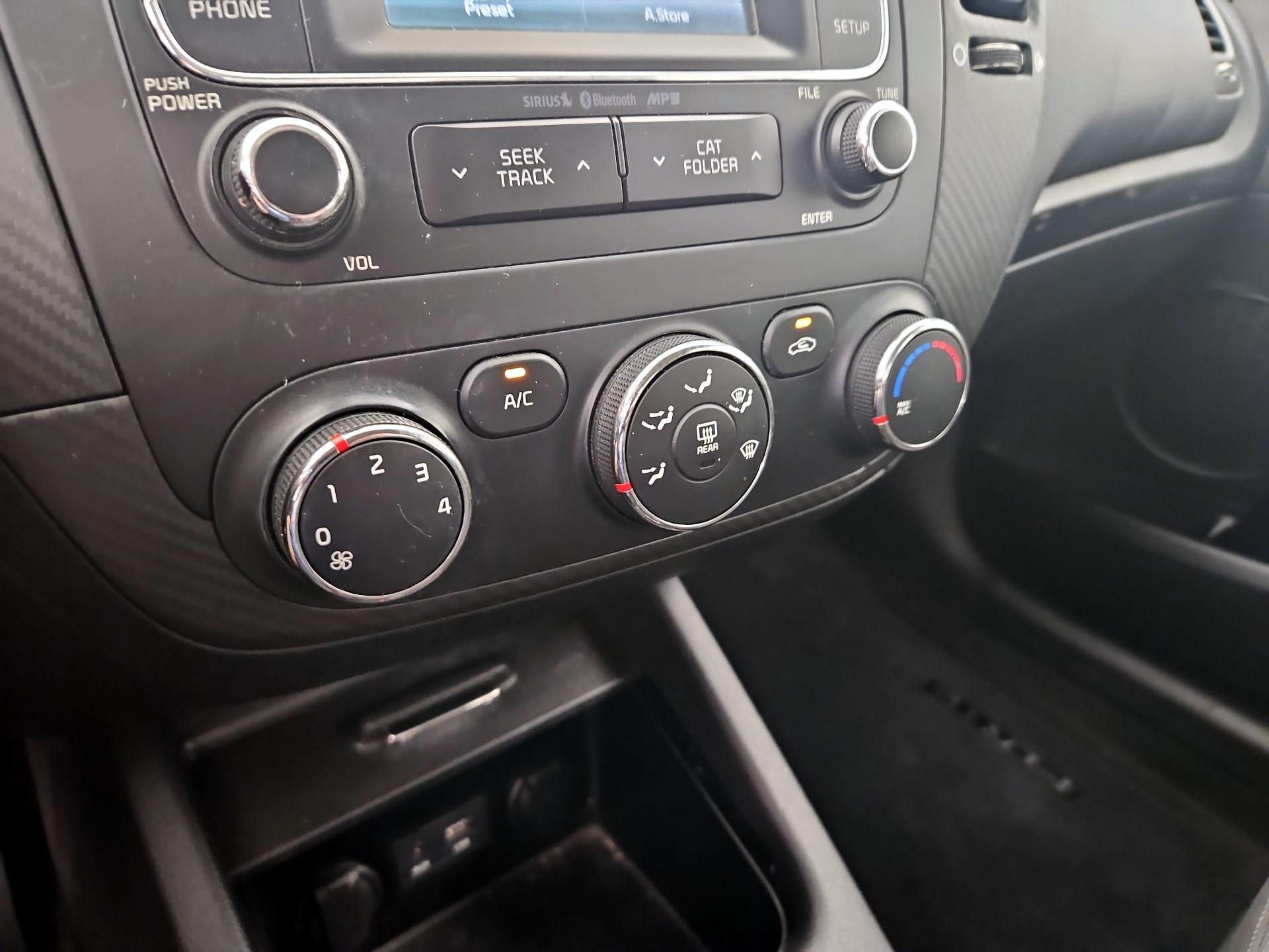Thumbnail: 2016 Kia Forte - 16