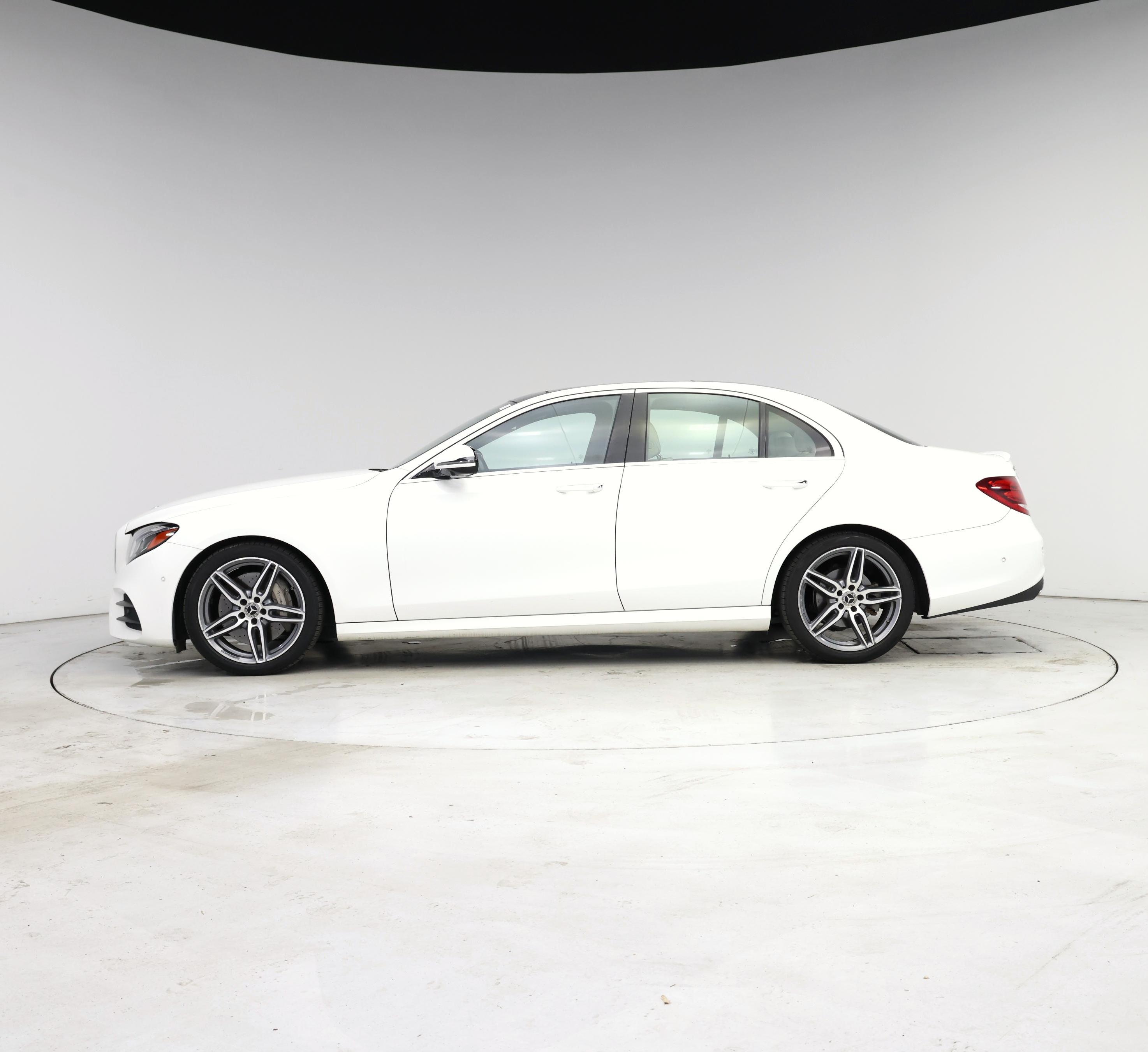 Thumbnail: 2019 Mercedes-Benz E-Class - 3