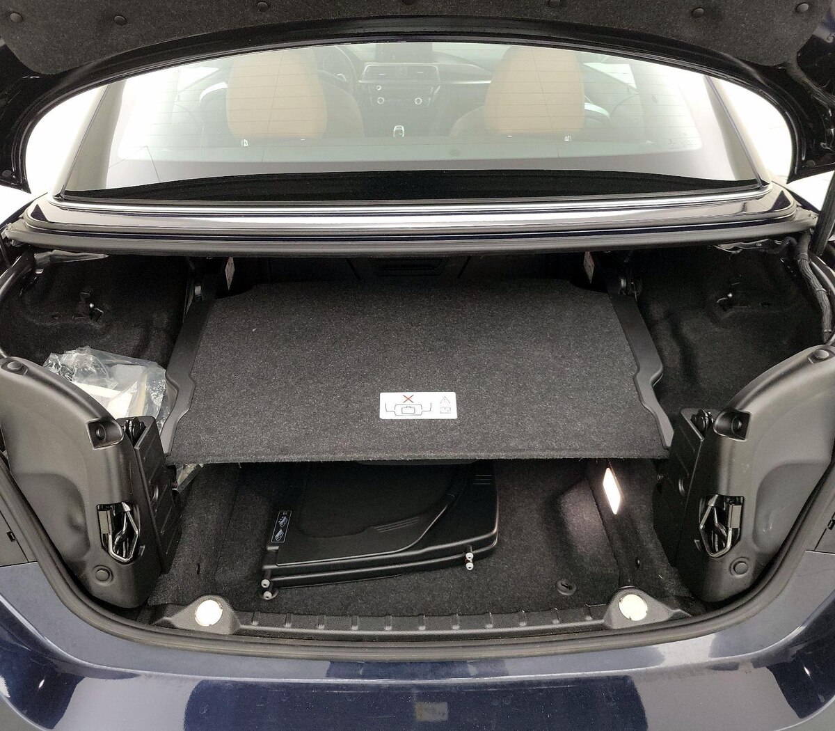 Trunk/Cargo (Seats Up)