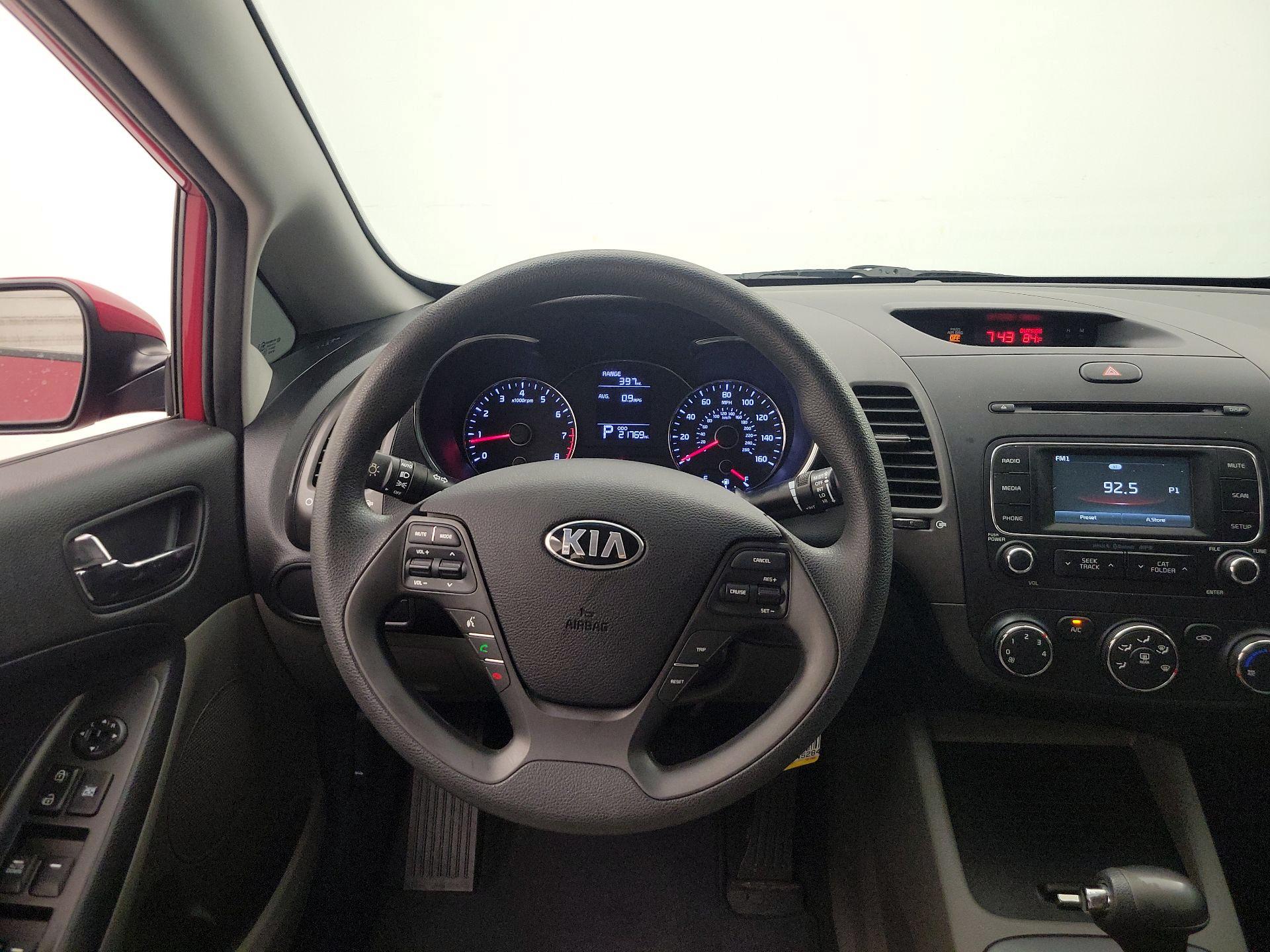 Thumbnail: 2016 Kia Forte - 10