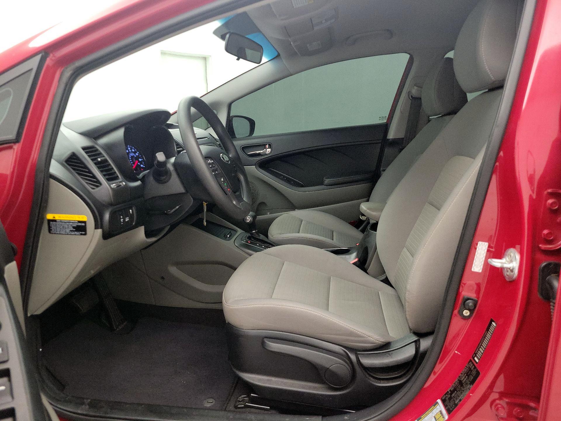 Thumbnail: 2016 Kia Forte - 11