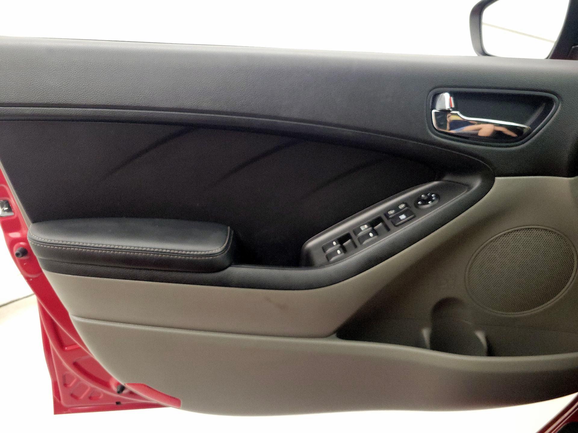Thumbnail: 2016 Kia Forte - 12