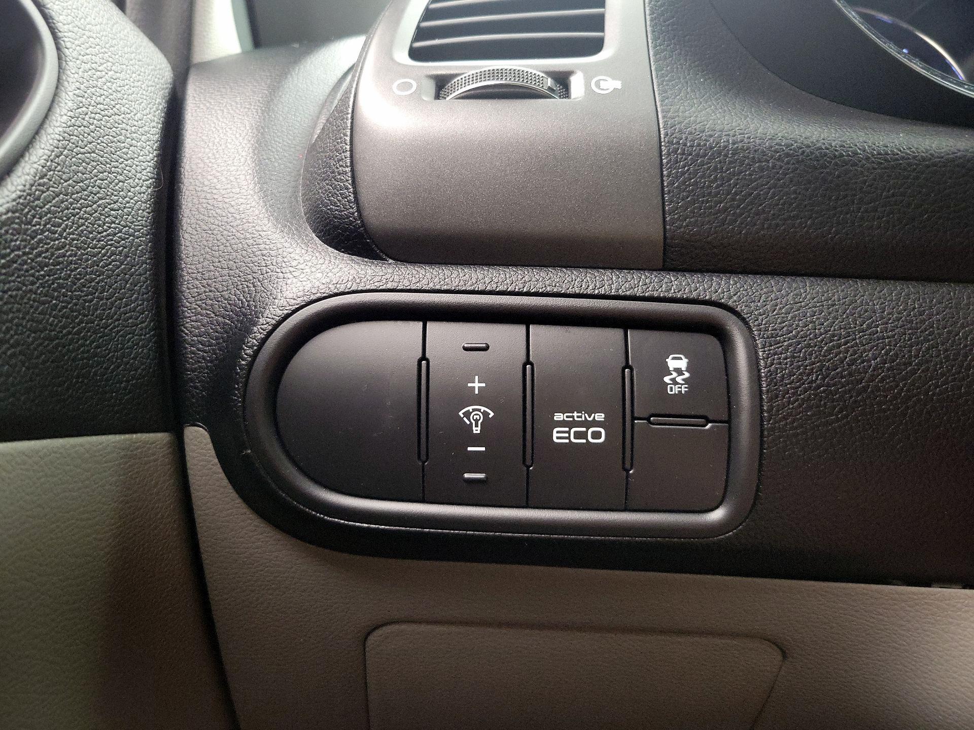 Thumbnail: 2016 Kia Forte - 13
