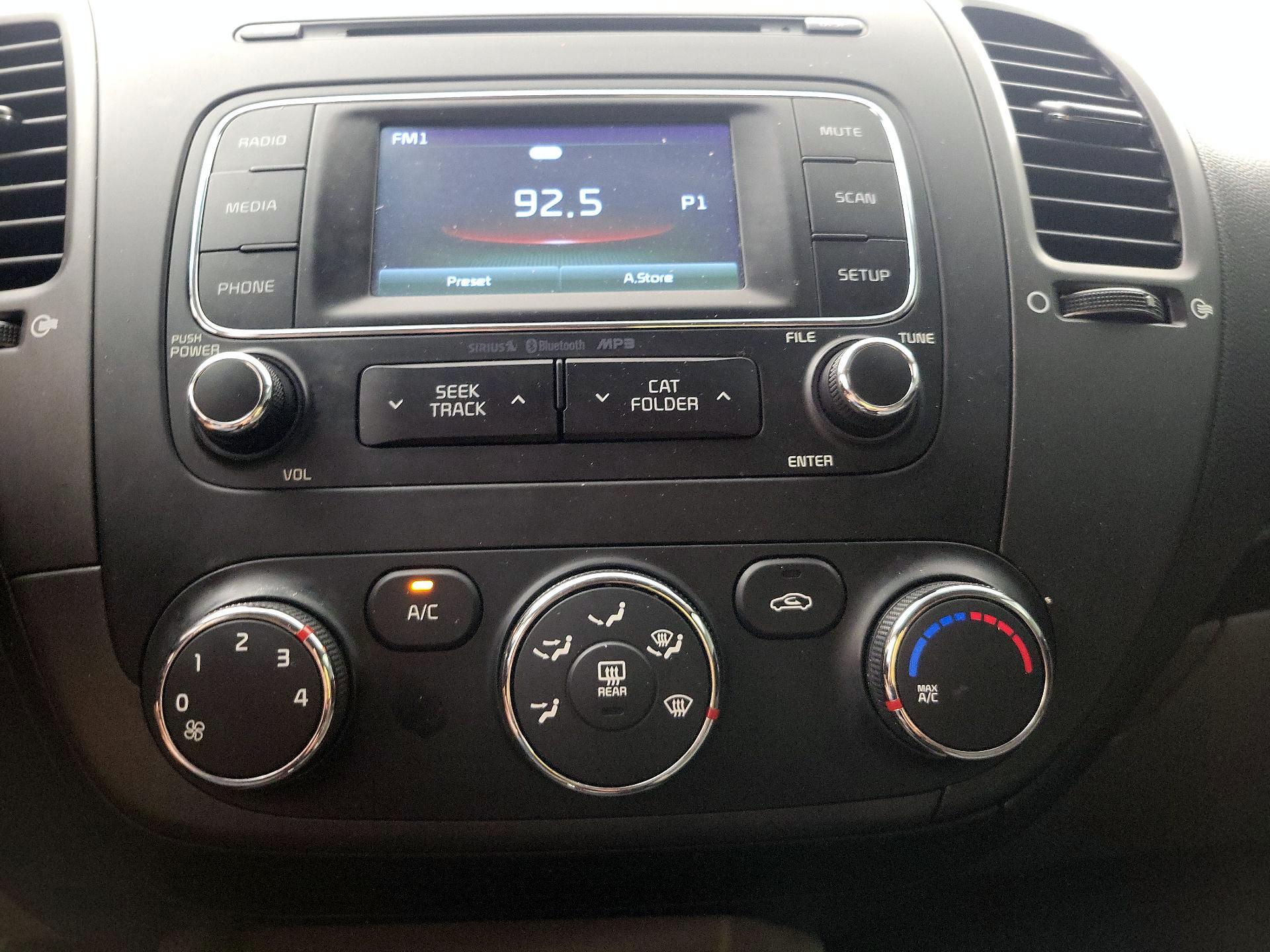 Thumbnail: 2016 Kia Forte - 16