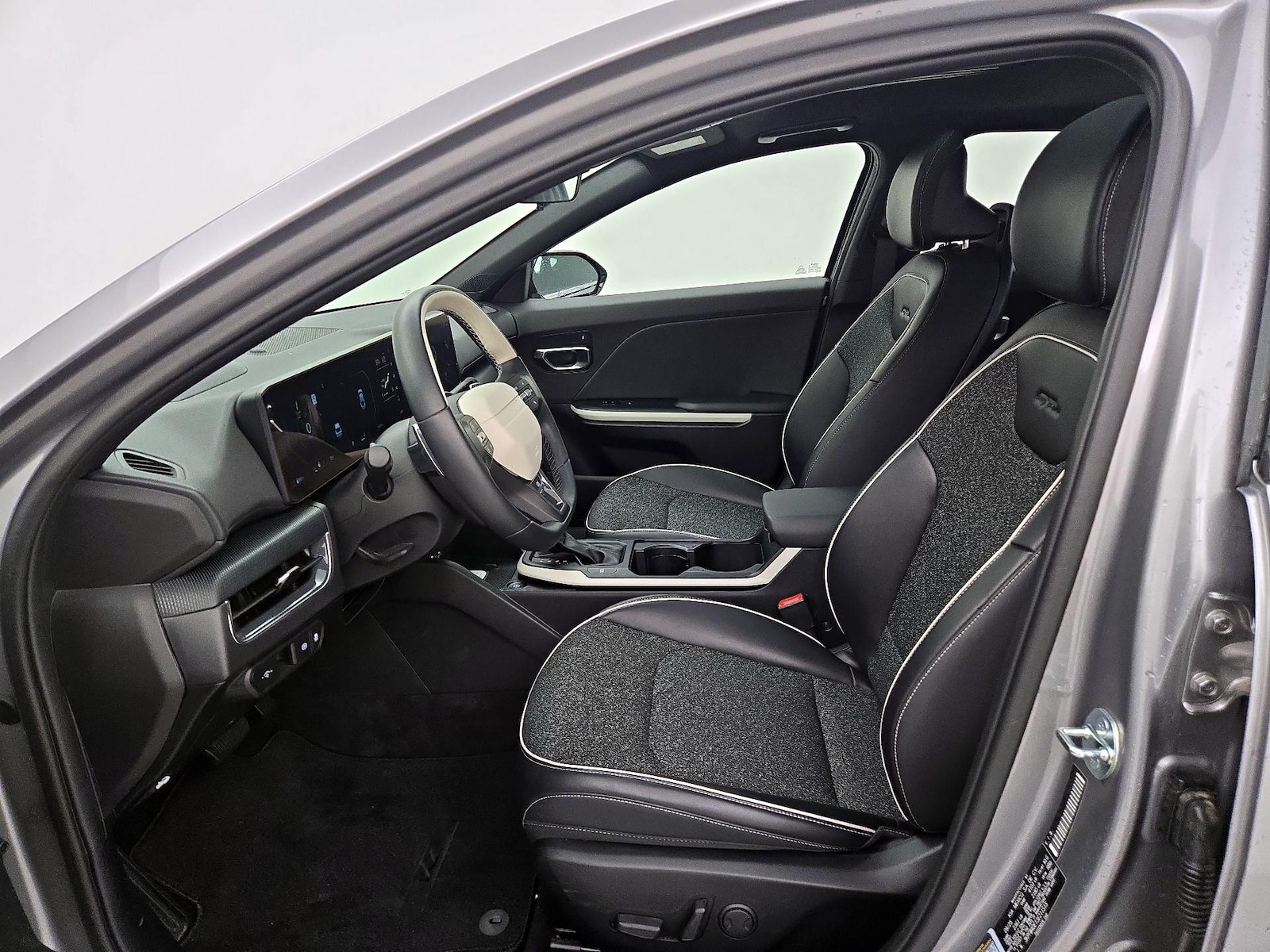 2025 Kia K4 GT-Line - Photo 12