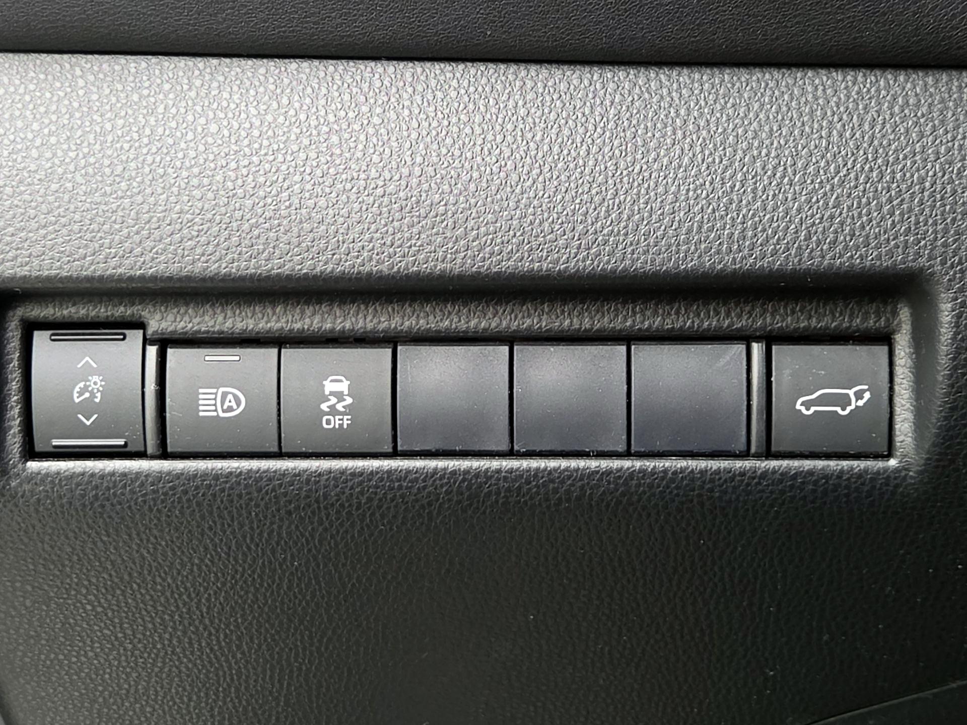 Thumbnail: 2021 Toyota Venza - 13