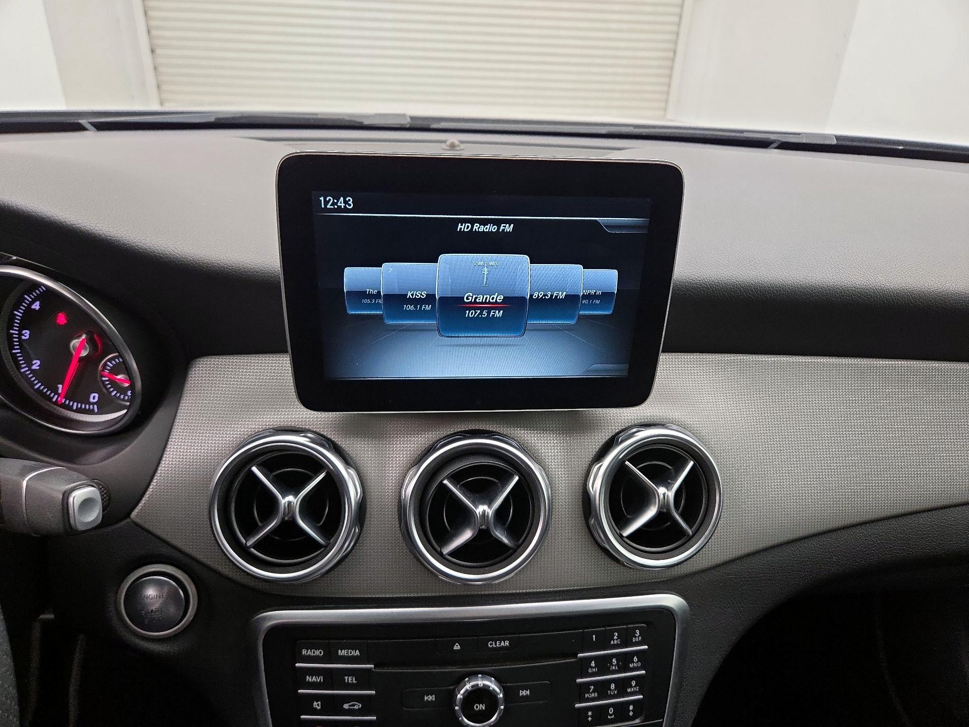 Thumbnail: 2018 Mercedes-Benz GLA - 15