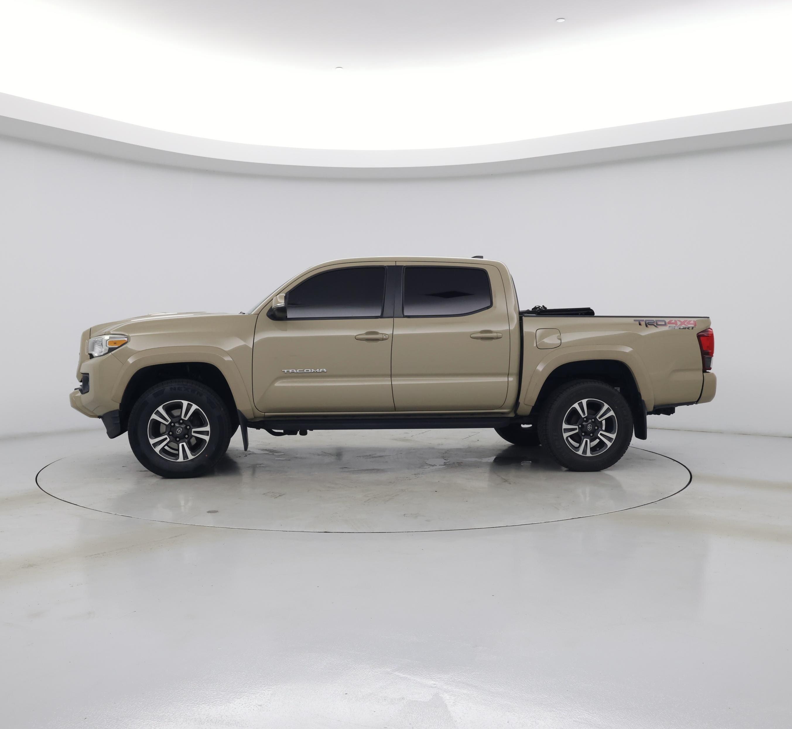 Thumbnail: 2018 Toyota Tacoma - 3