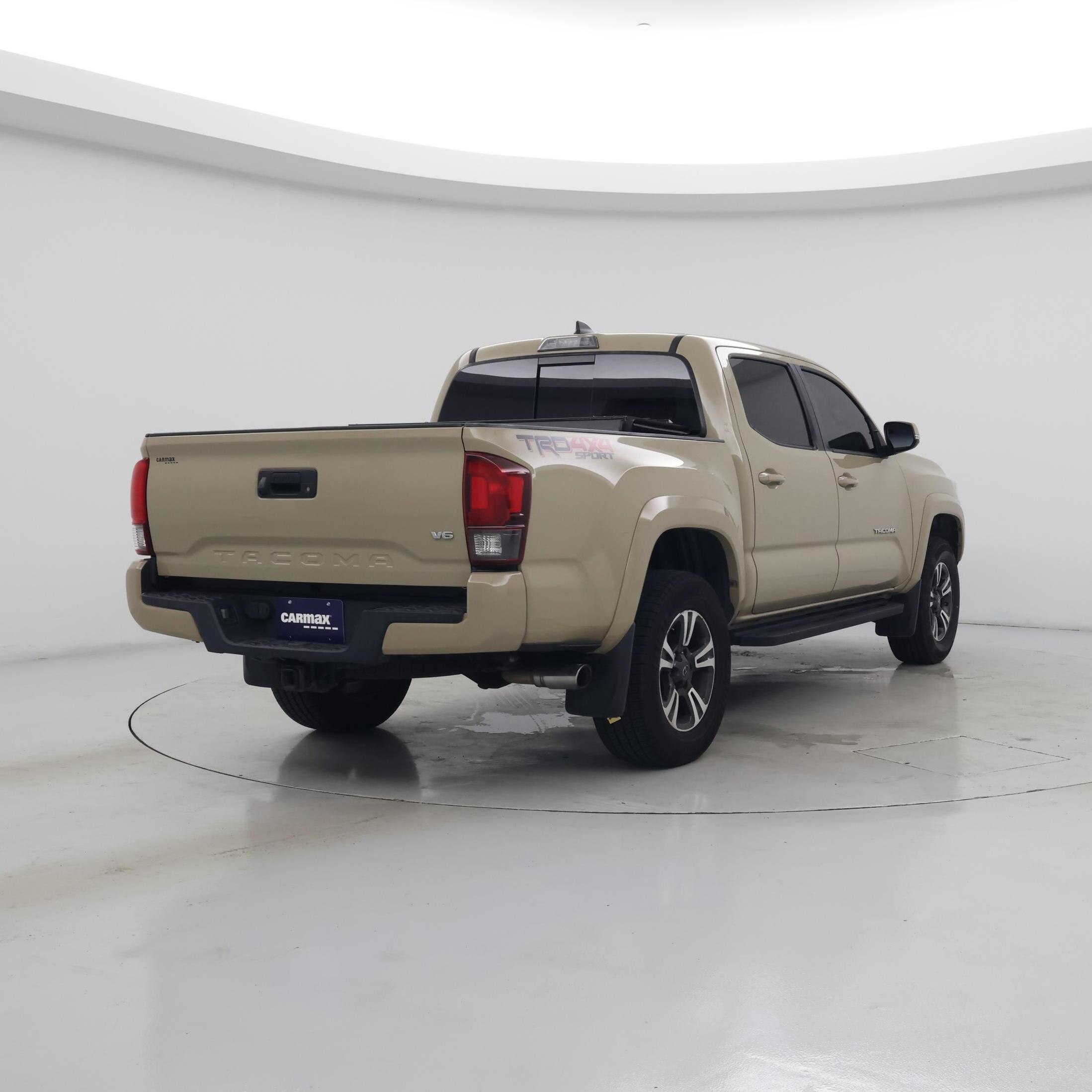 Thumbnail: 2018 Toyota Tacoma - 8