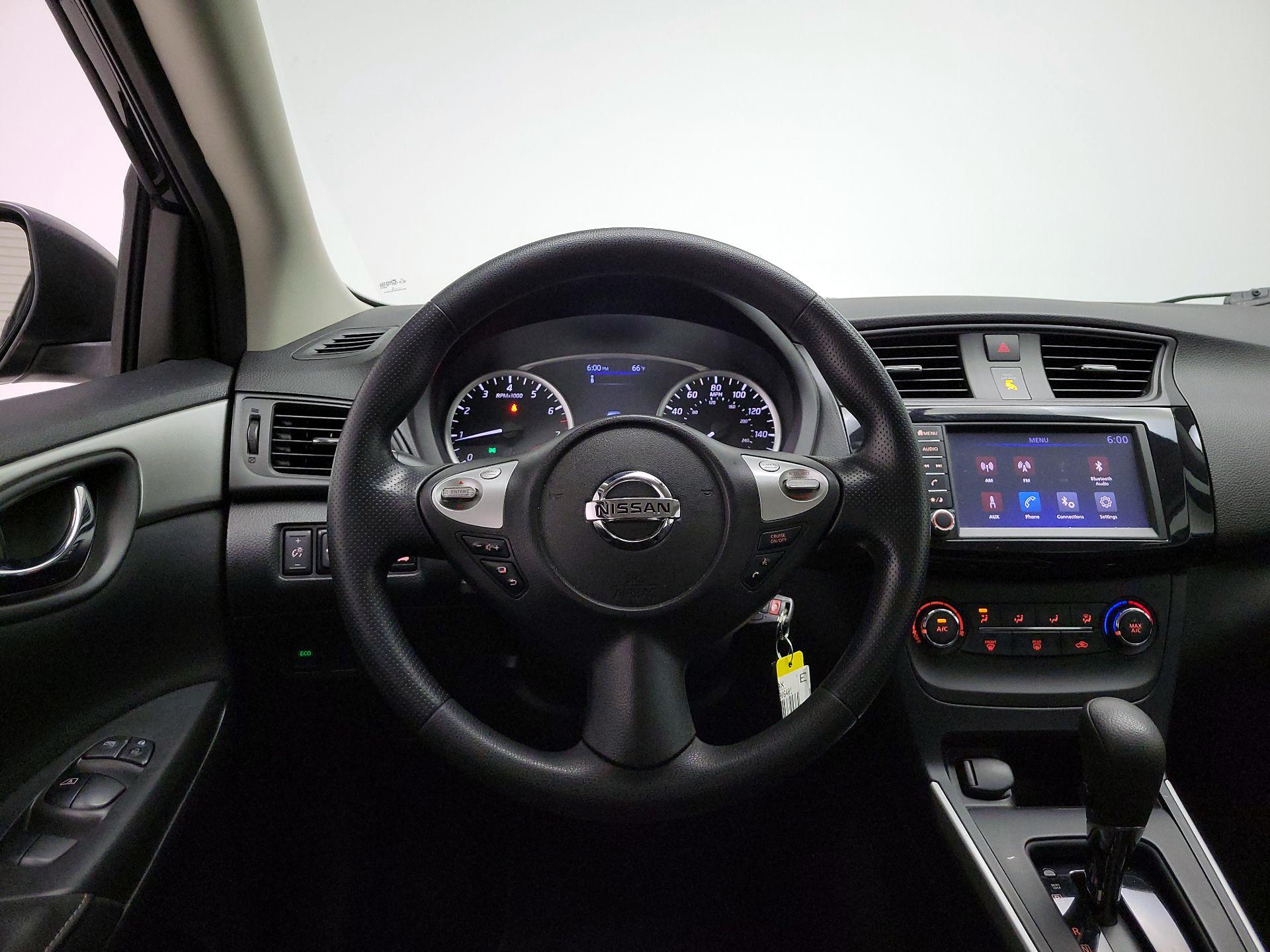 Thumbnail: 2019 Nissan Sentra - 10