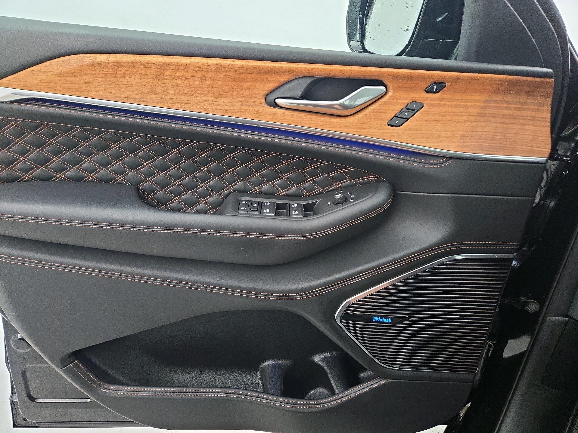 Thumbnail: 2025 Jeep Grand Cherokee - 12