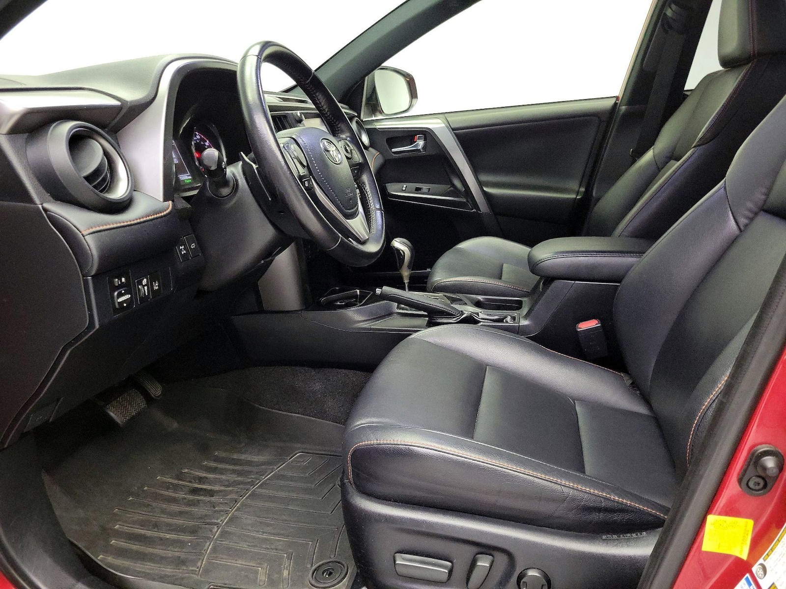 2016 Toyota RAV4 SE - Photo 12