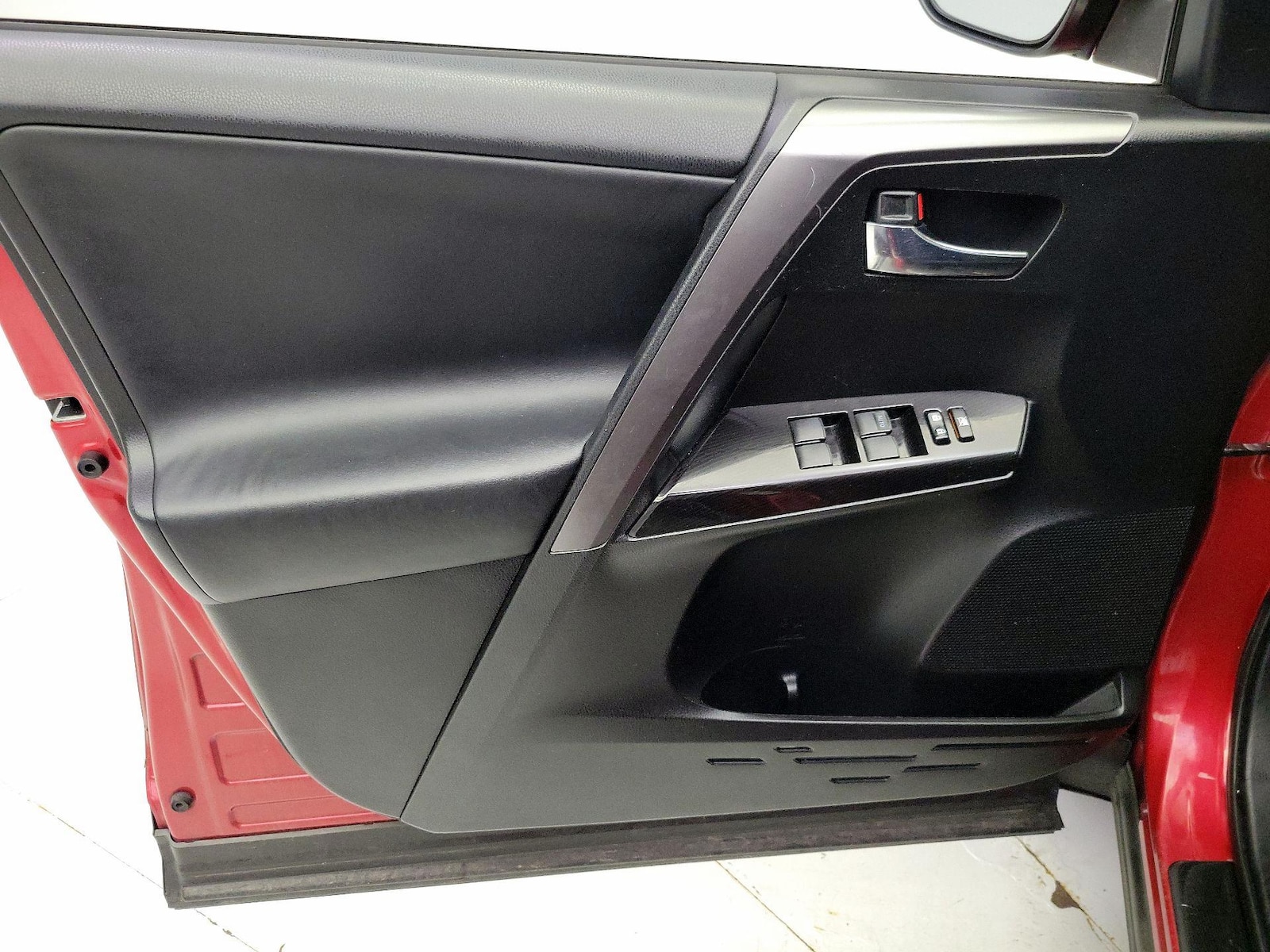 2016 Toyota RAV4 SE - Photo 13
