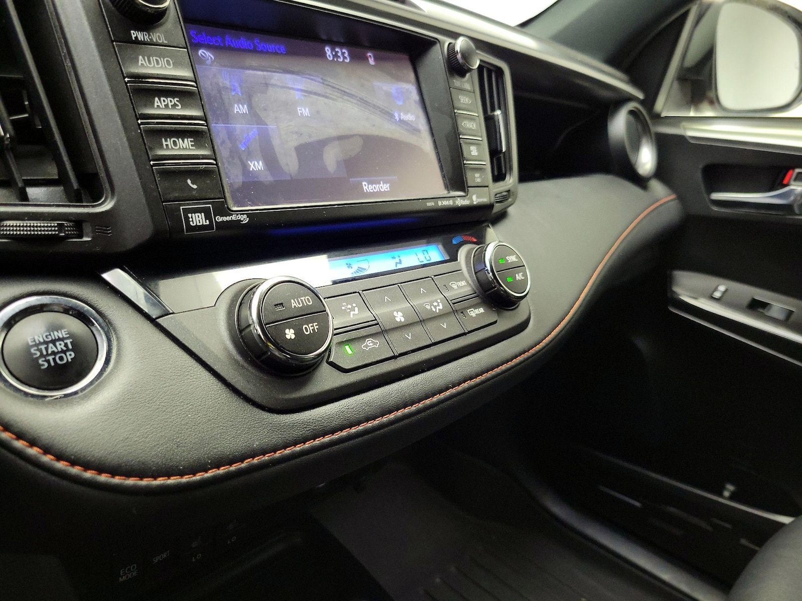 2016 Toyota RAV4 SE - Photo 18