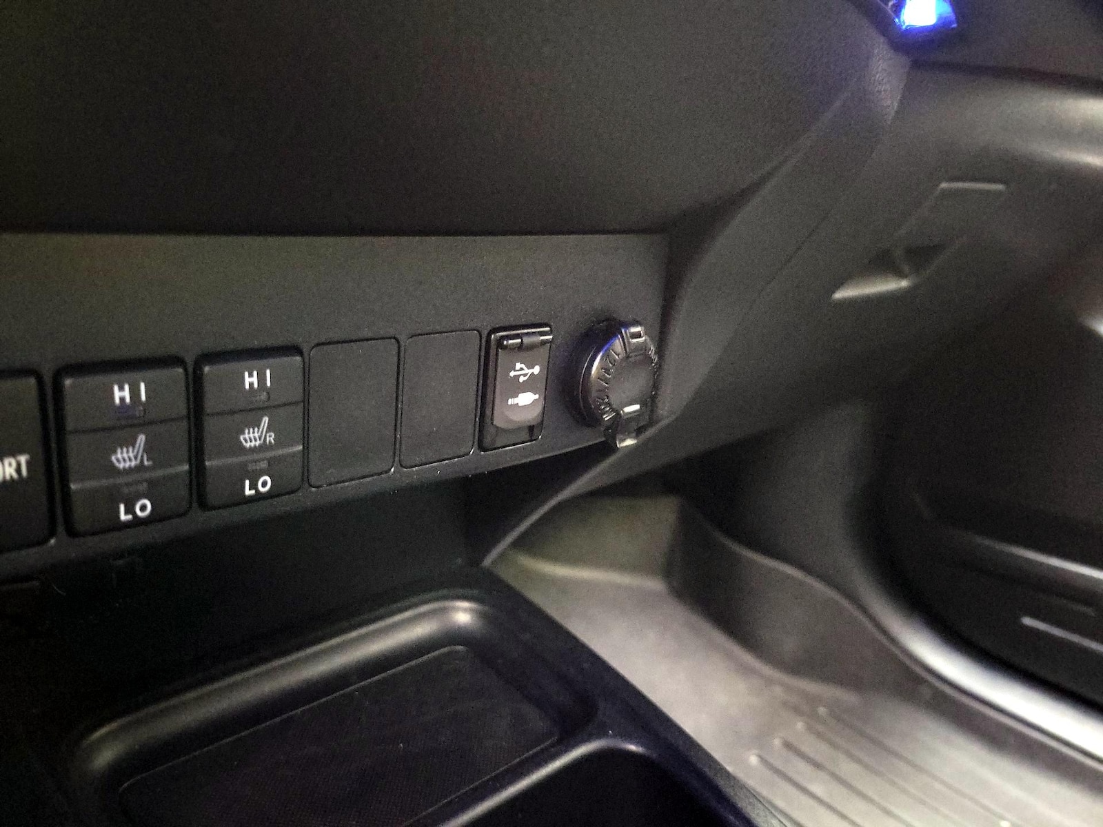 2016 Toyota RAV4 SE - Photo 20