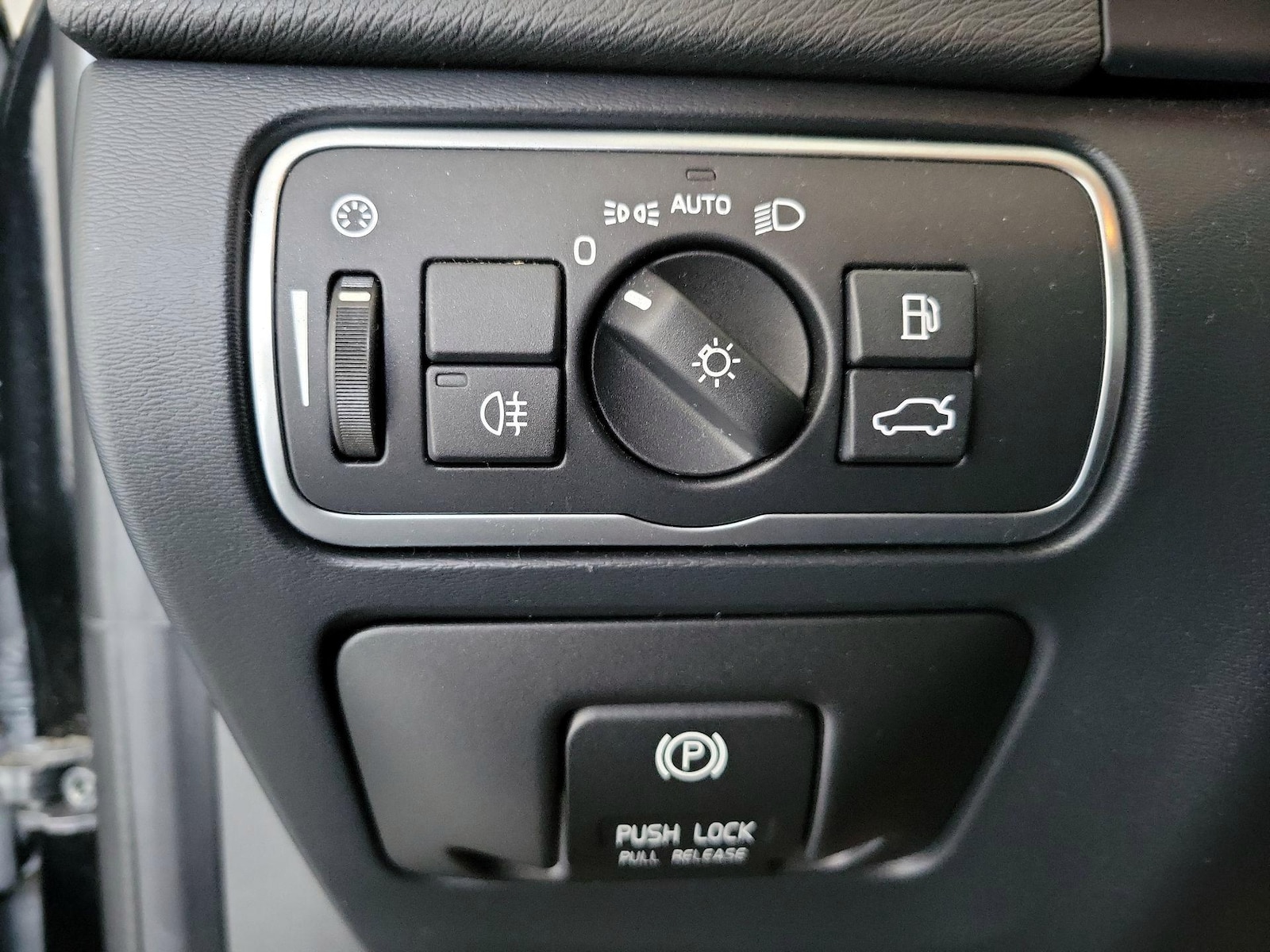 2015 Volvo V60 Platinum - Photo 14