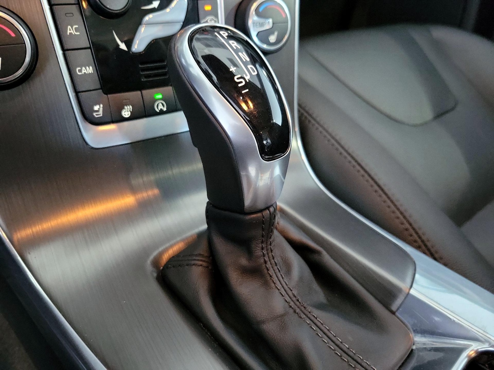 2015 Volvo V60 Platinum - Photo 19