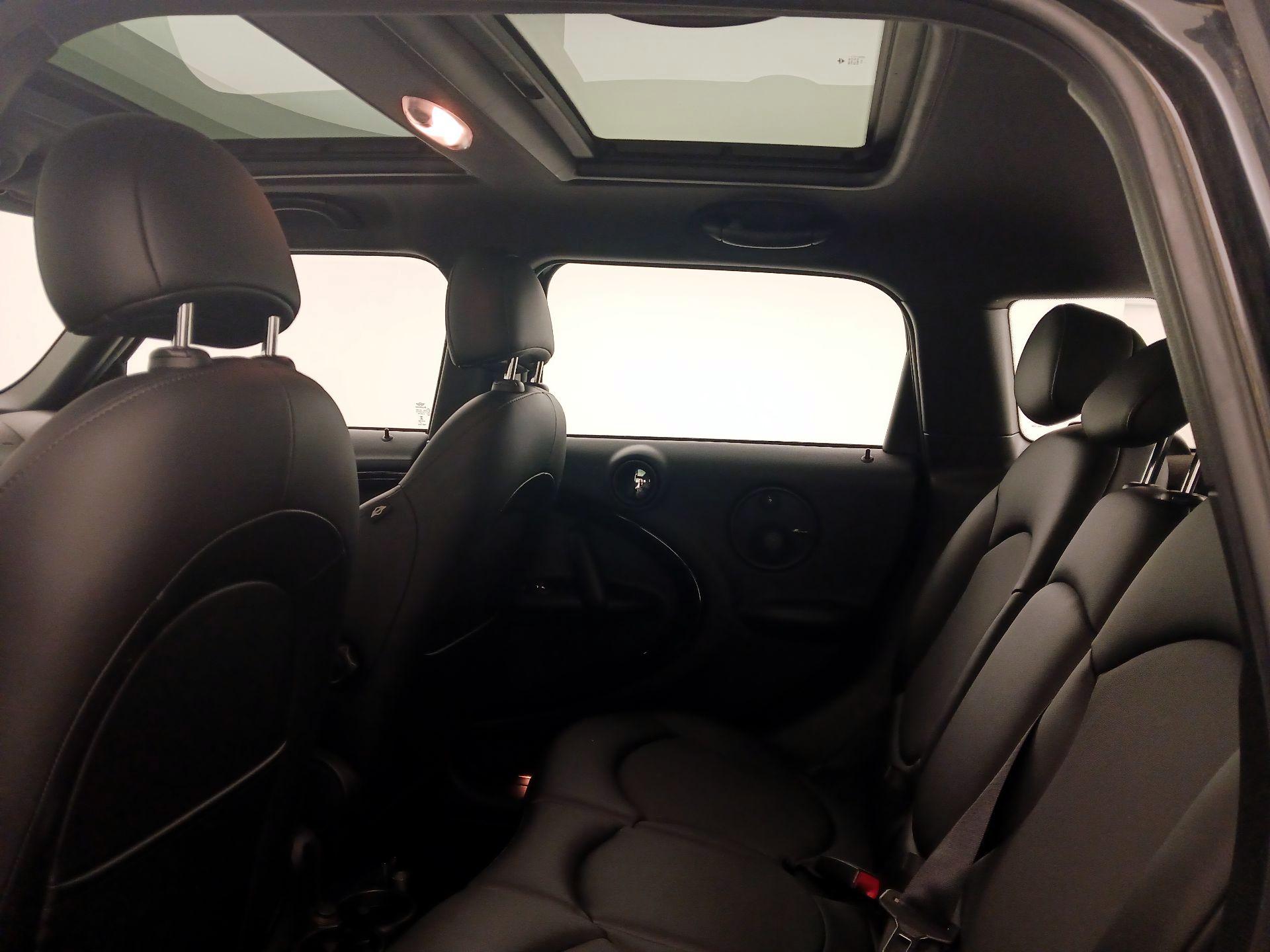 Thumbnail: 2016 MINI Cooper Countryman - 18