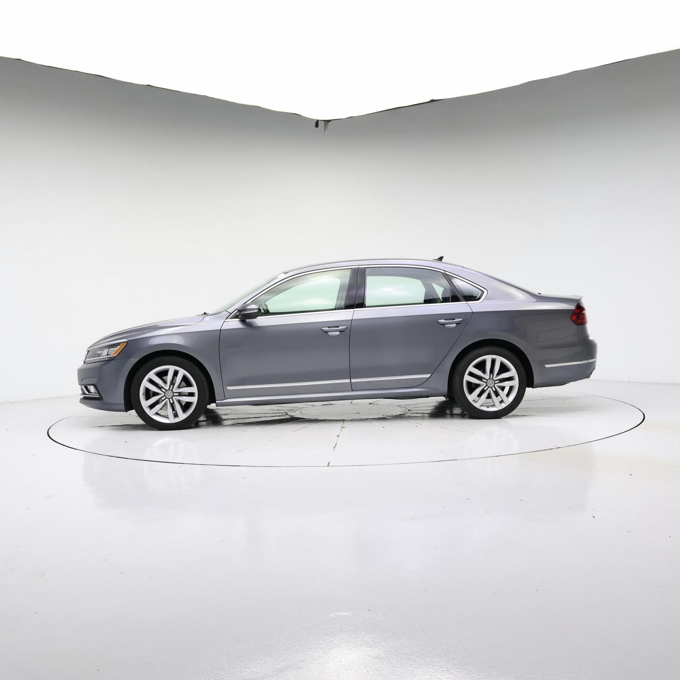 Thumbnail: 2017 Volkswagen Passat - 3