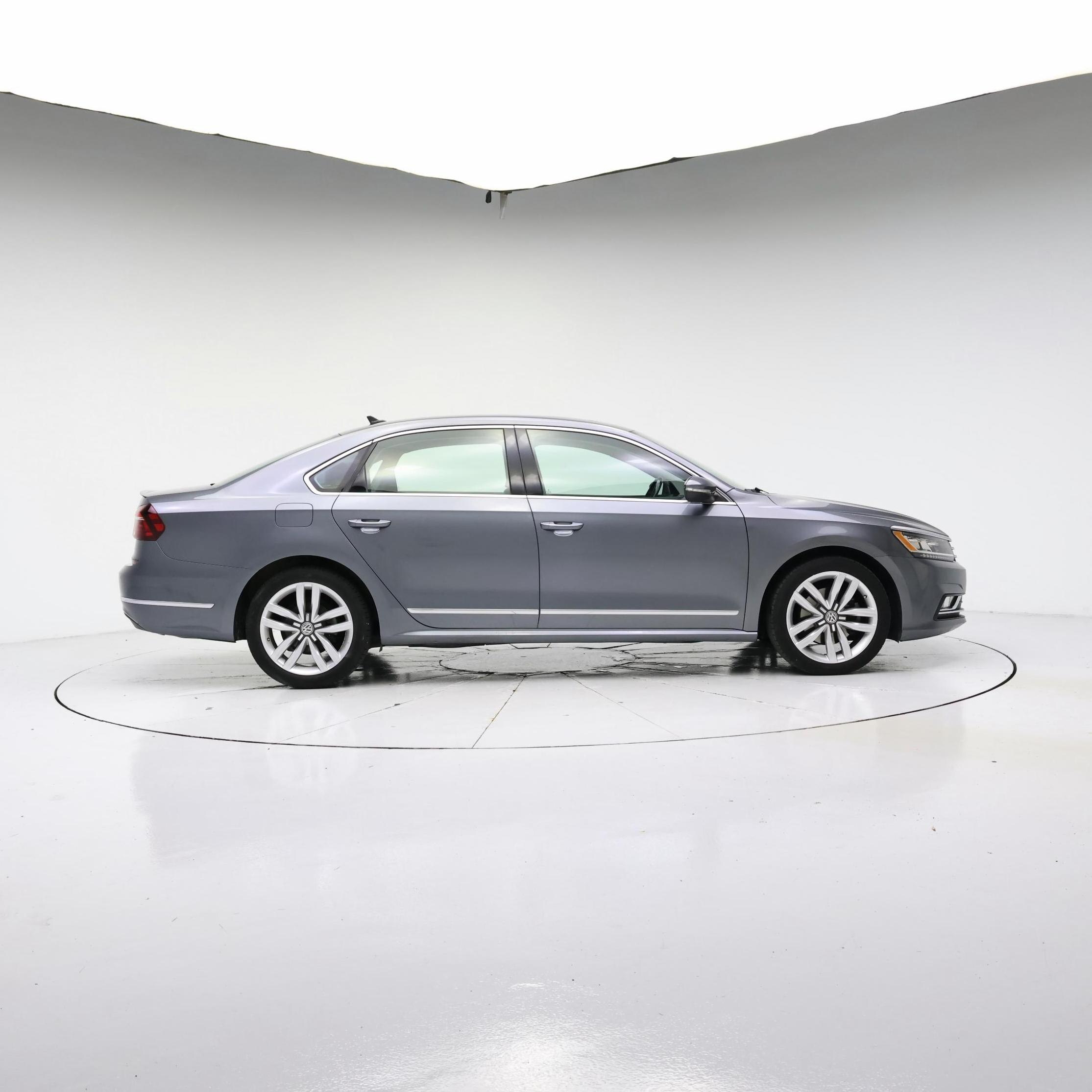 Thumbnail: 2017 Volkswagen Passat - 7