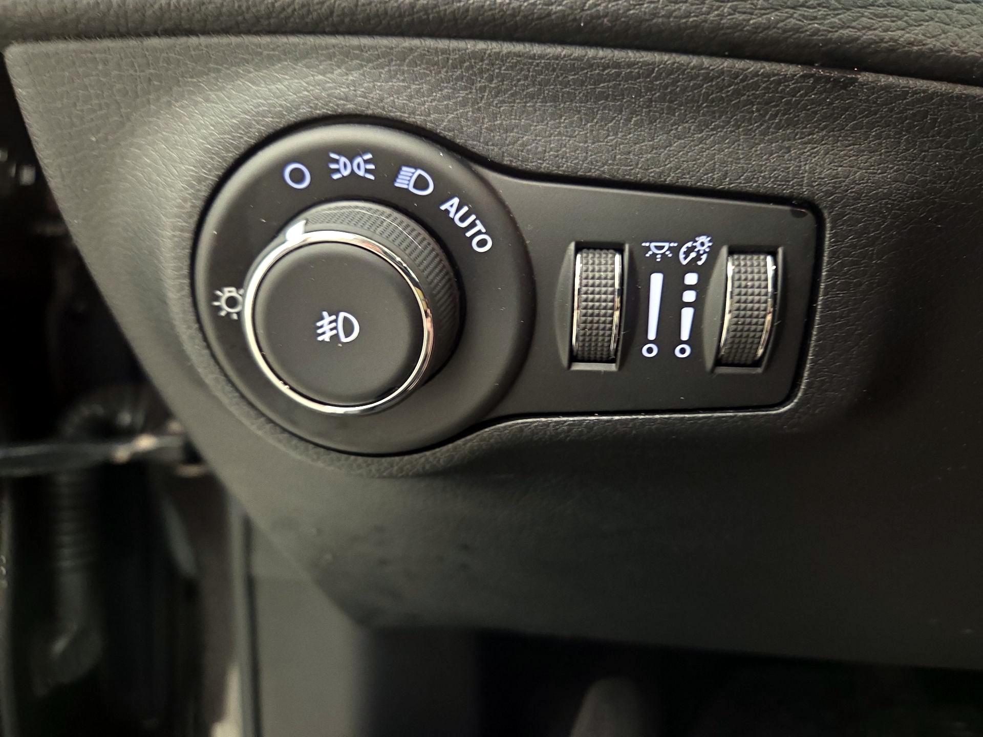 Thumbnail: 2018 Jeep Compass - 13