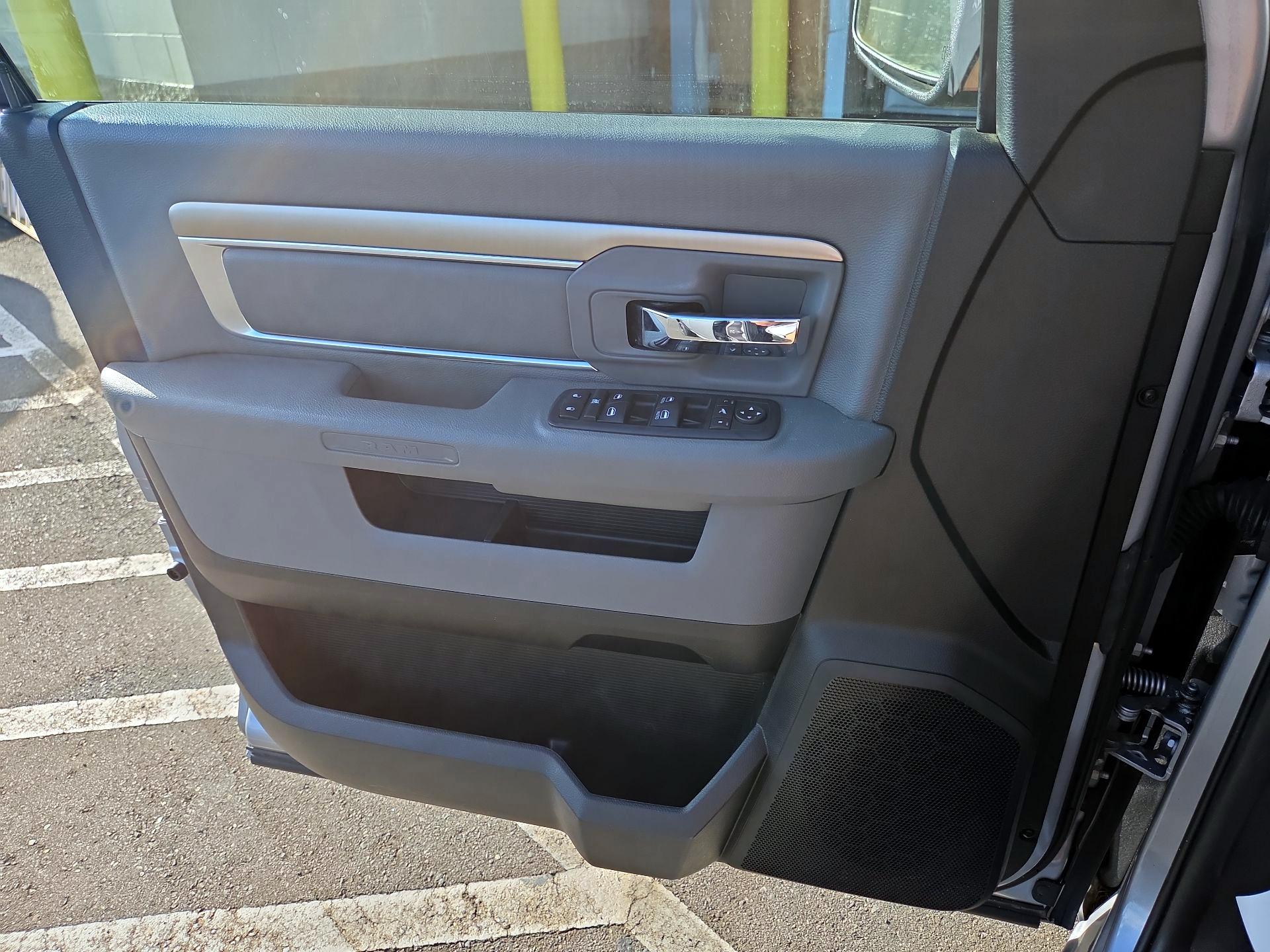 Thumbnail: 2020 RAM 1500 Classic - 12