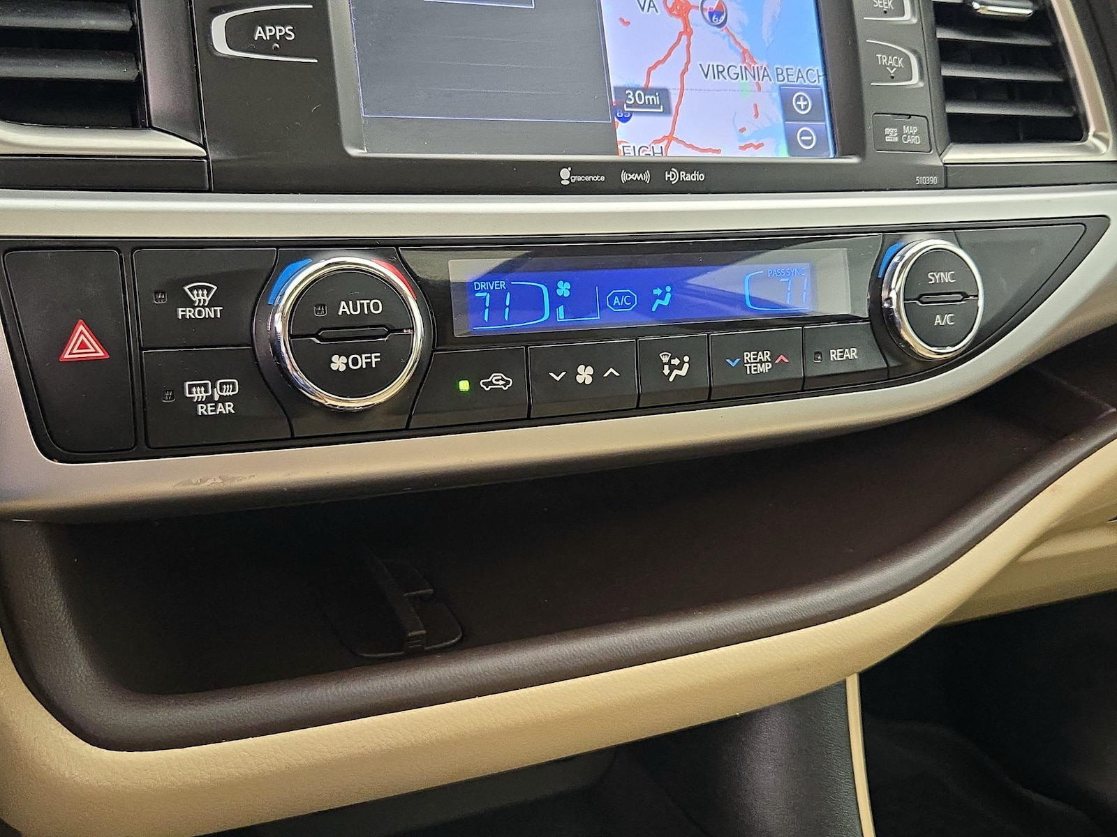 2019 Toyota Highlander XLE - Photo 18