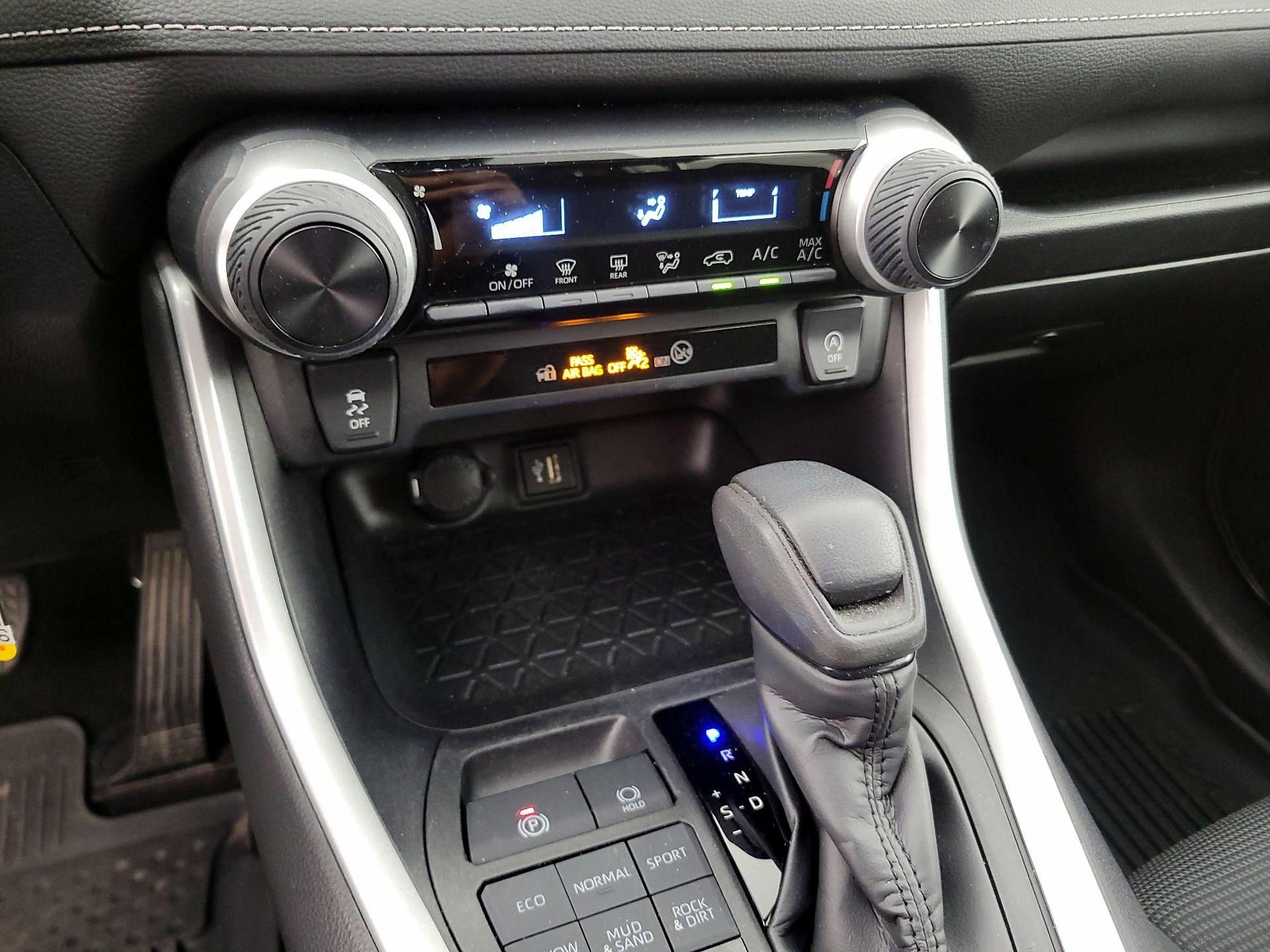 Thumbnail: 2024 Toyota RAV4 - 16