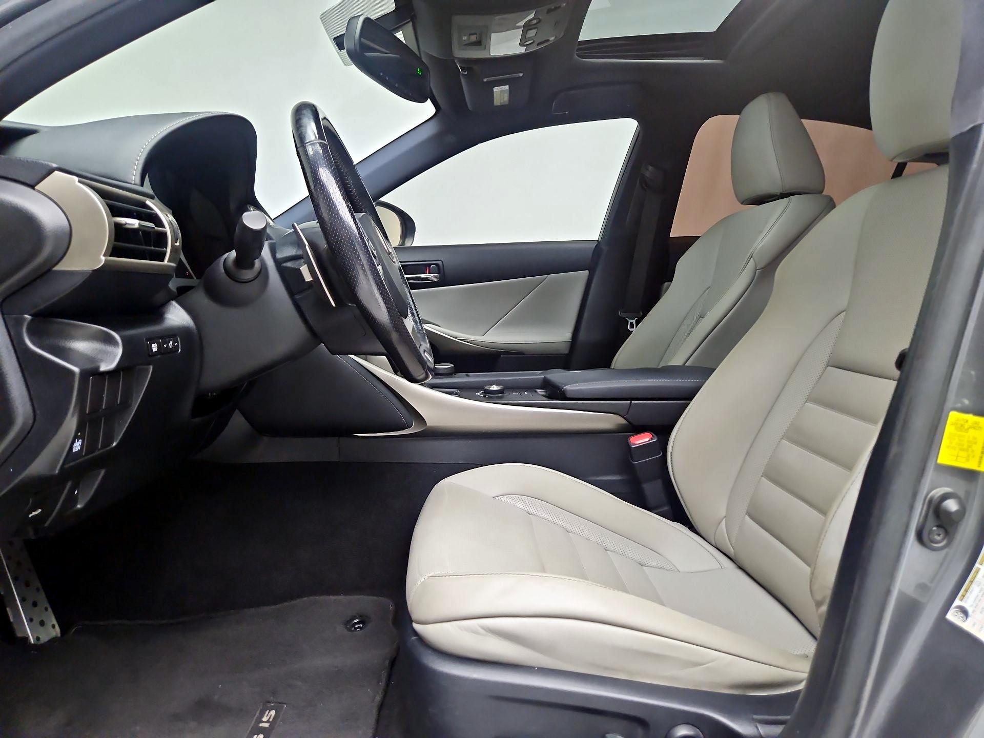 Thumbnail: 2016 Lexus IS - 11