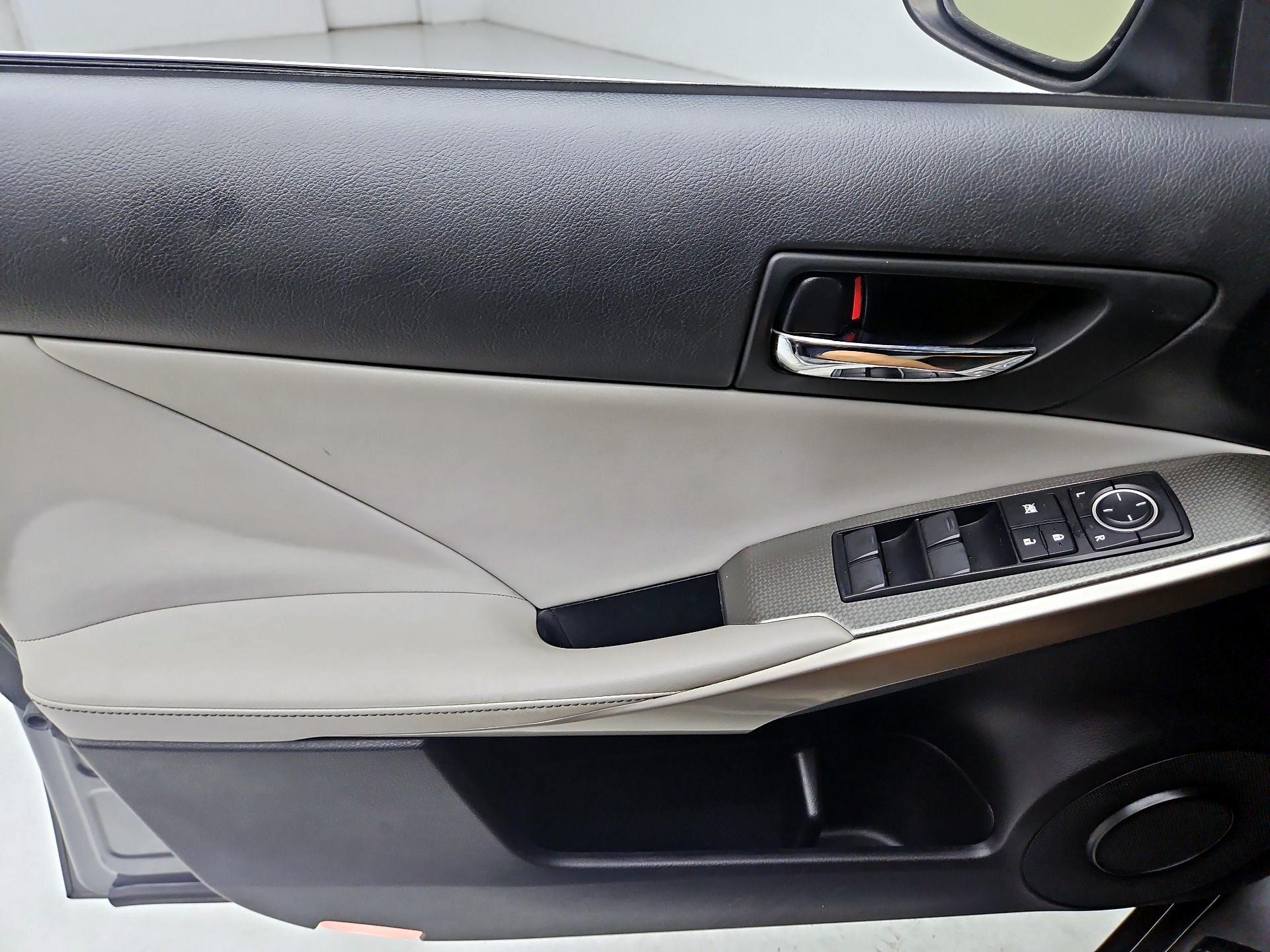 Thumbnail: 2016 Lexus IS - 12