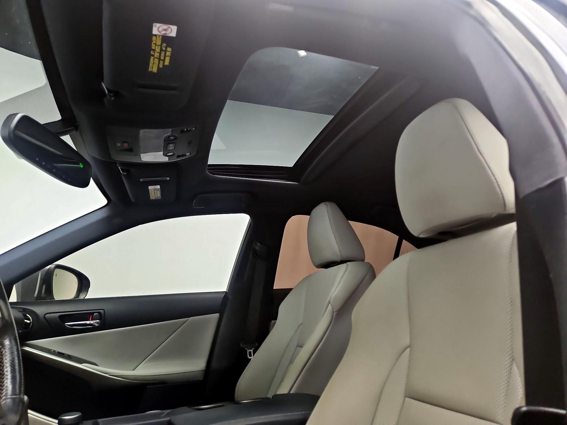 Thumbnail: 2016 Lexus IS - 19
