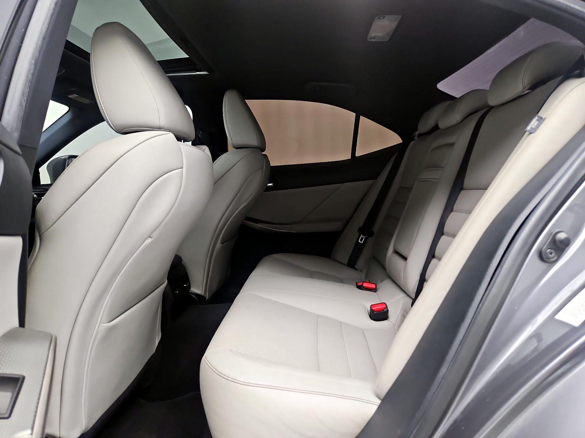 Thumbnail: 2016 Lexus IS - 20