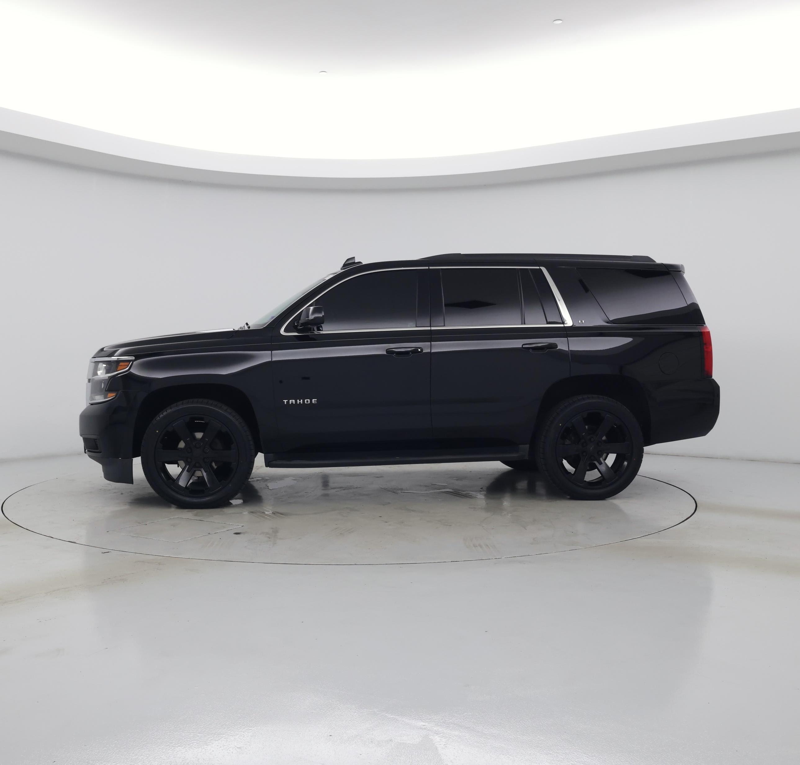 Thumbnail: 2019 Chevrolet Tahoe - 3