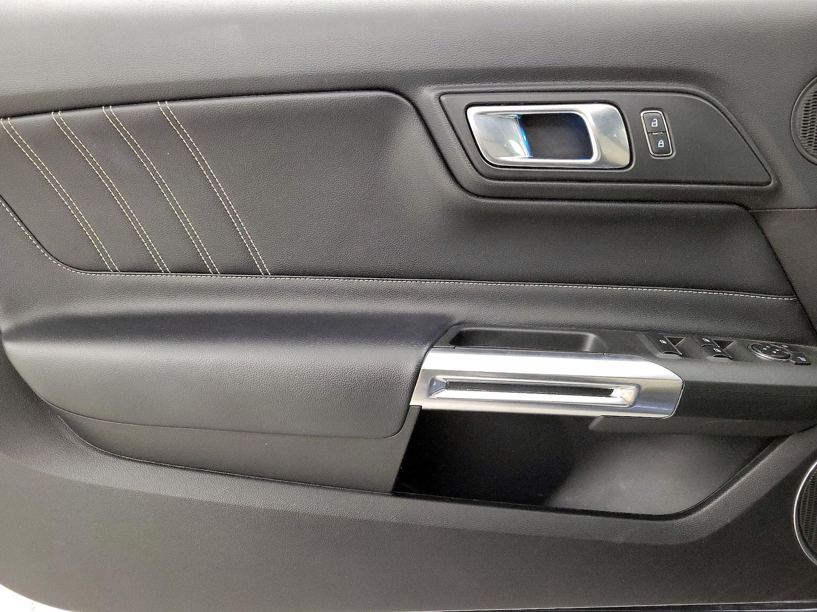 2021 Ford Mustang EcoBoost Premium - Photo 13