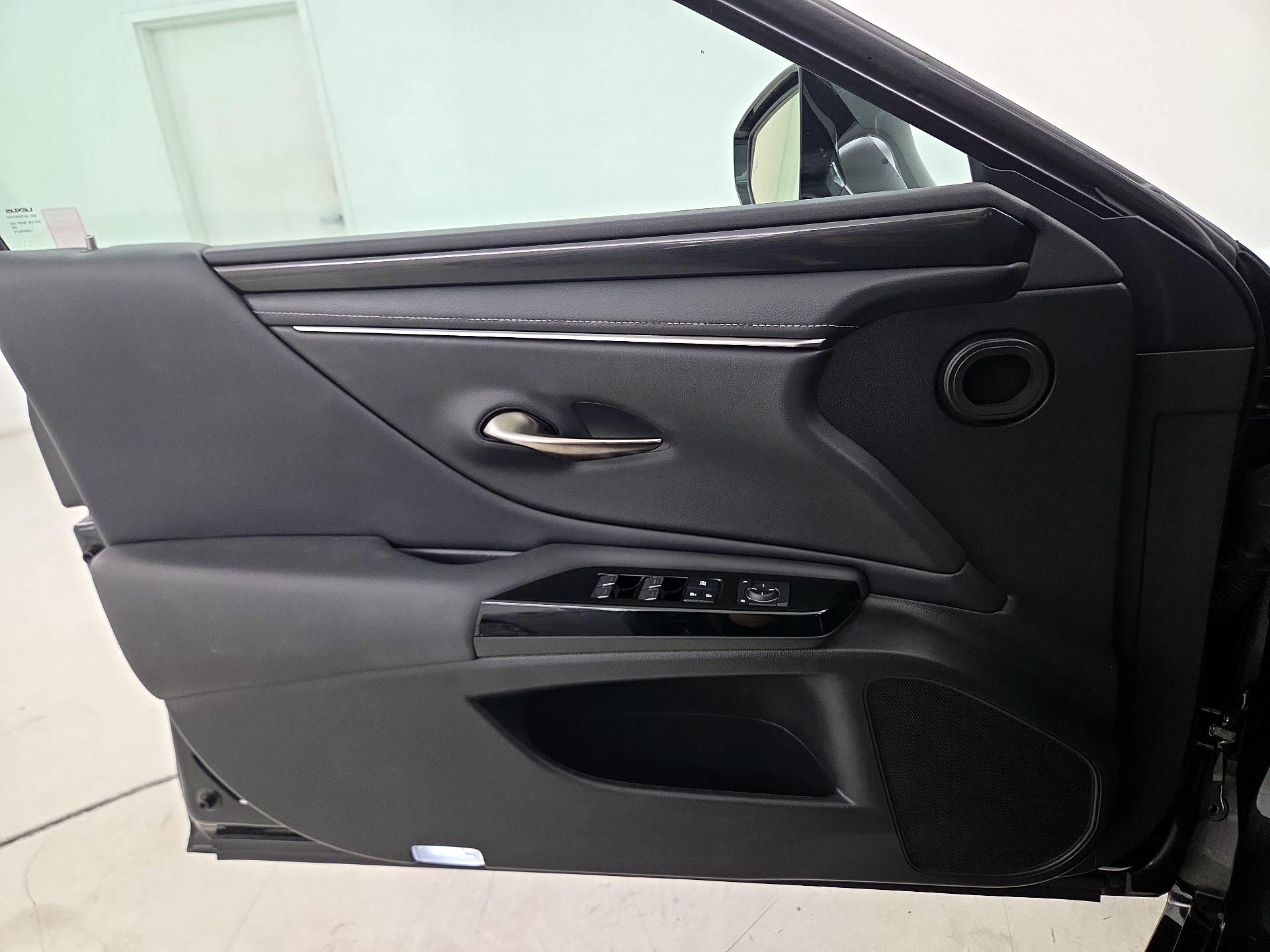 Thumbnail: 2024 Lexus ES - 12