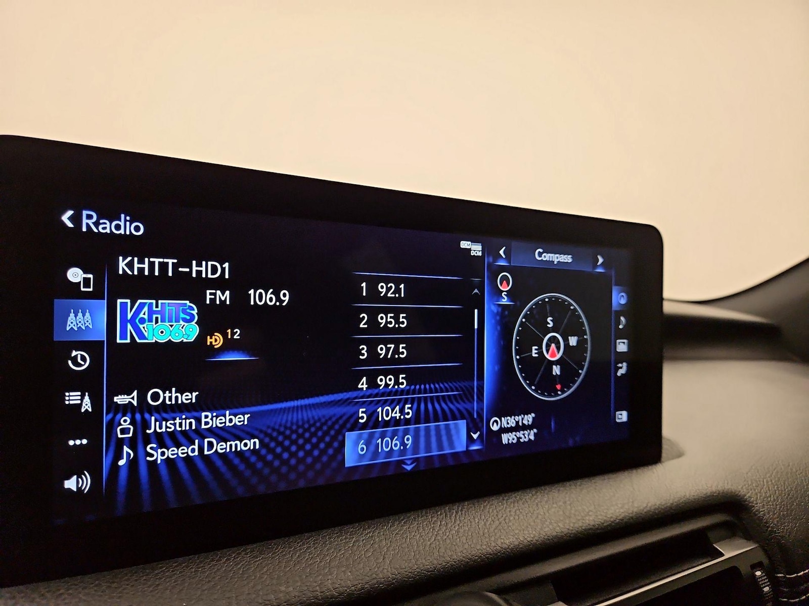 2023 Lexus IS 350 F SPORT - Photo 17