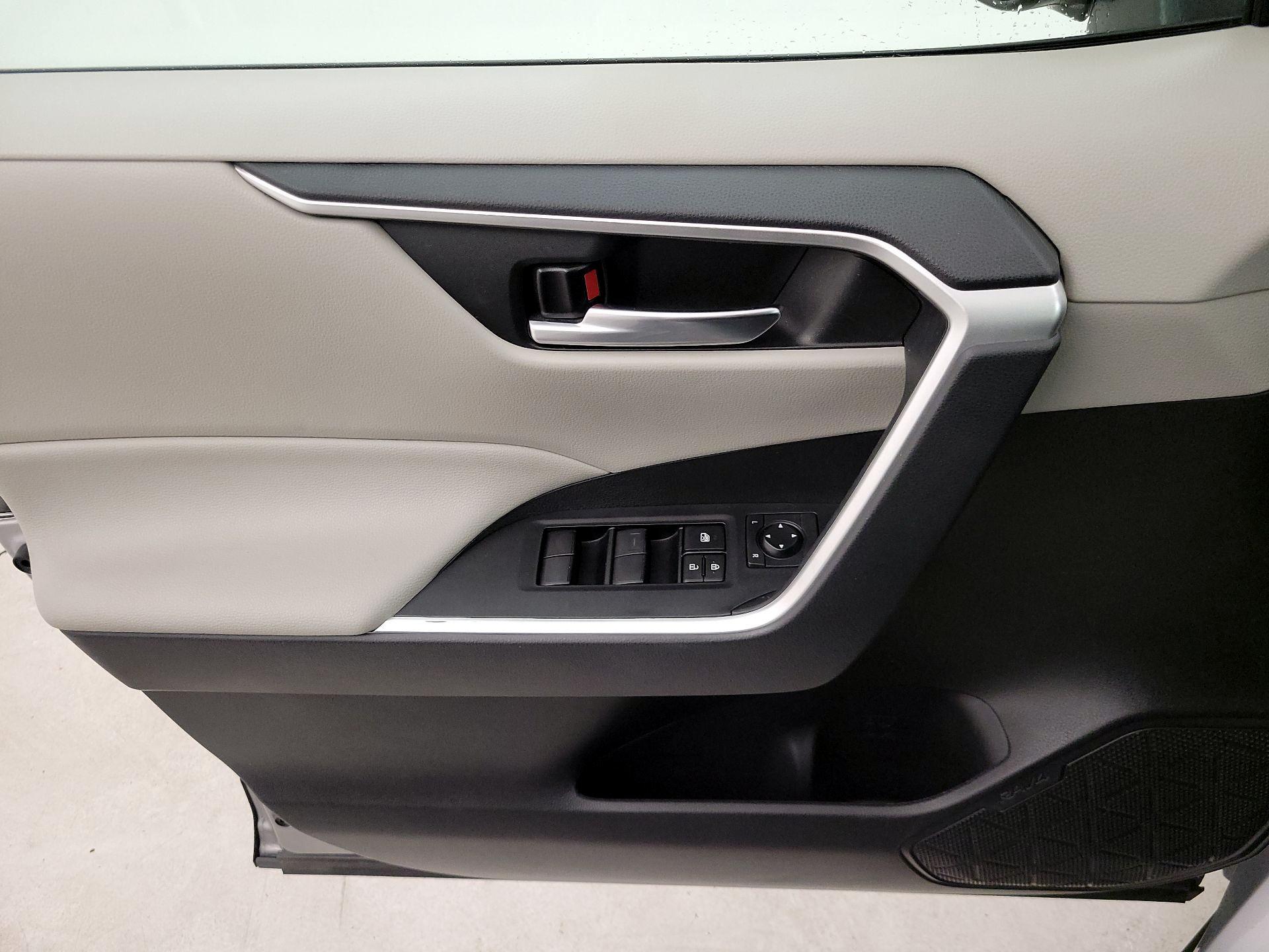 Thumbnail: 2021 Toyota RAV4 - 12